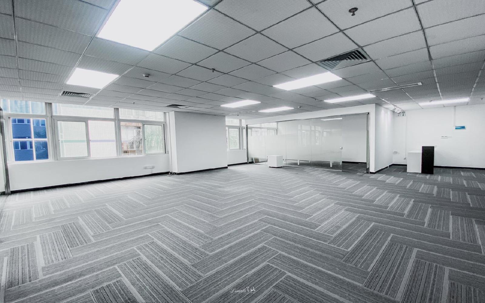 麻雀岭工业区M10栋写字楼出租365平米精装办公室45元/m².月