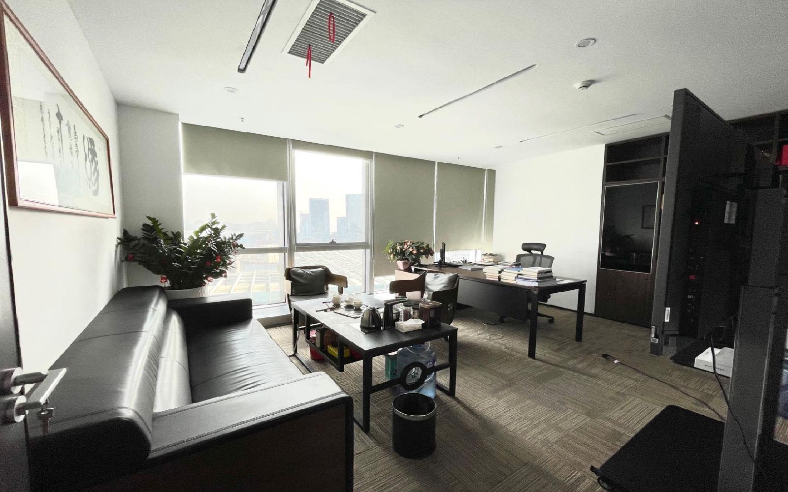 华润城大冲商务中心写字楼出租302平米精装办公室110元/m².月