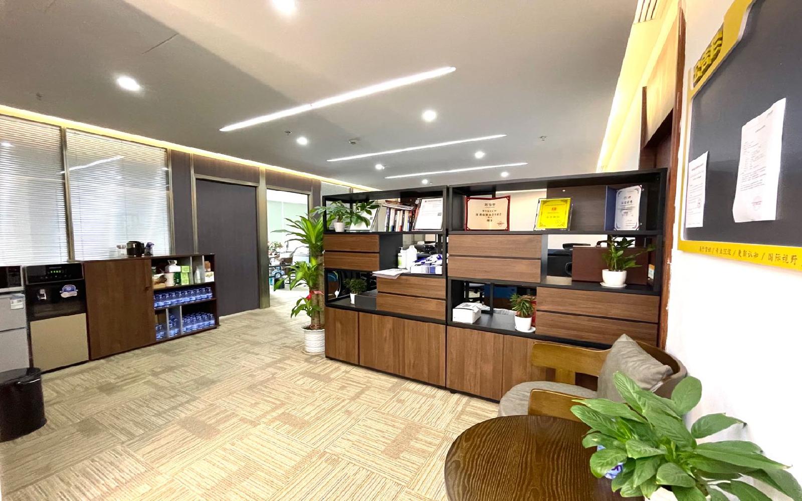 华润城大冲商务中心写字楼出租302平米精装办公室110元/m².月
