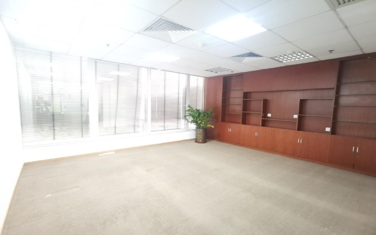 TCL大厦写字楼出租802平米精装办公室135元/m².月
