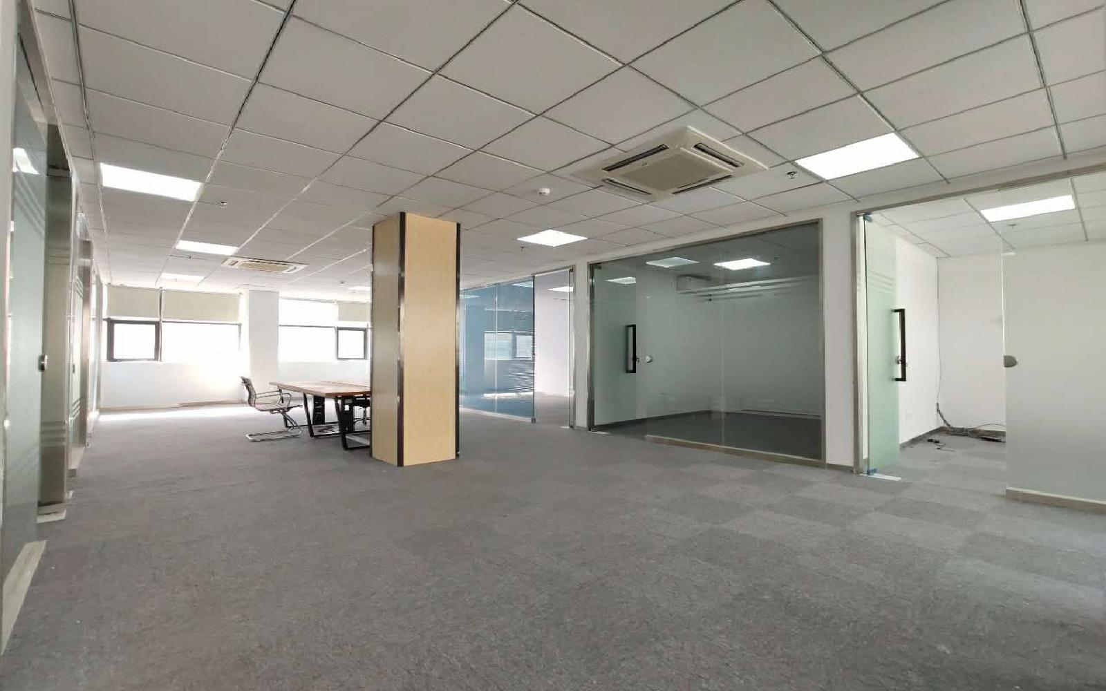 马家龙工业区写字楼出租296平米精装办公室55元/m².月