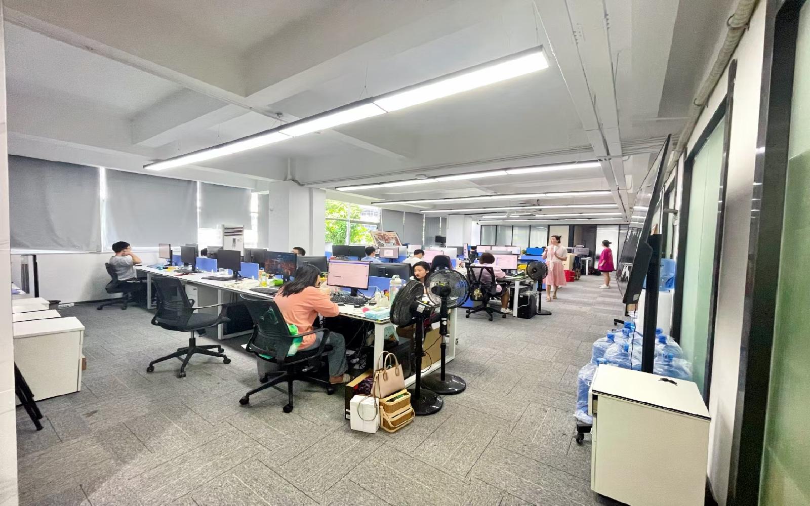南山软件园写字楼出租325平米精装办公室55元/m².月