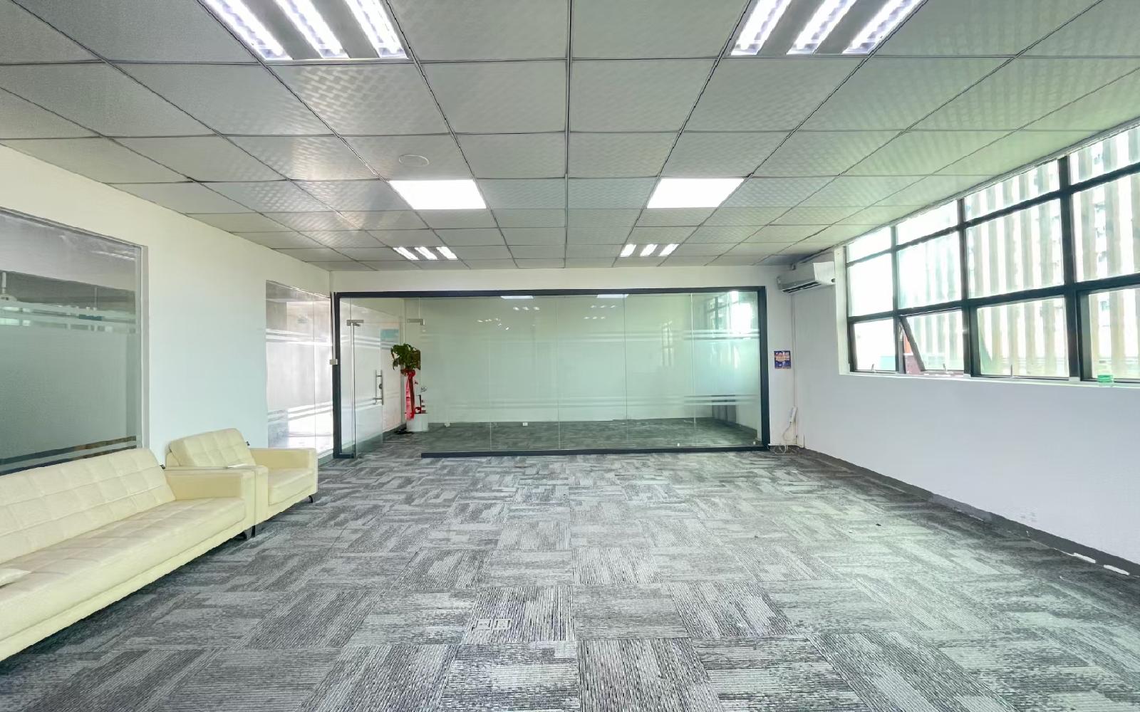 南山云谷创新产业园（二期）写字楼出租150平米精装办公室58元/m².月