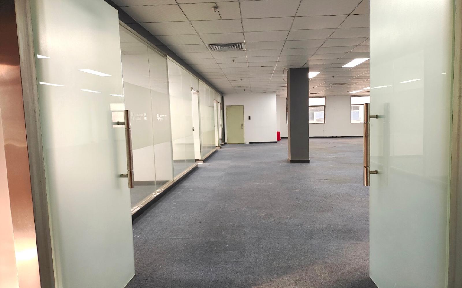 深圳动漫园写字楼出租358平米精装办公室950元/m².月