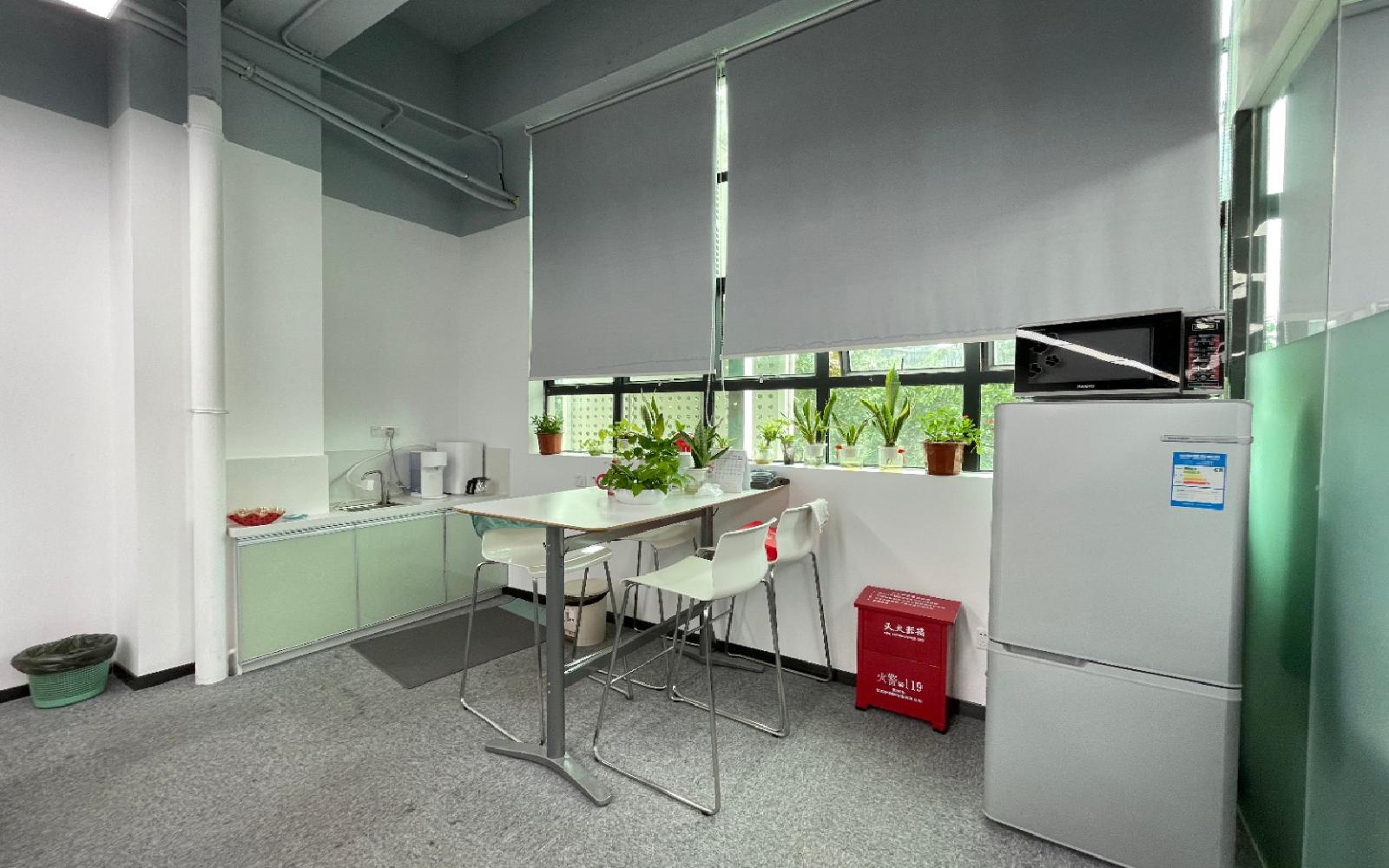 南山云谷创新产业园（一期）写字楼出租253平米精装办公室70元/m².月