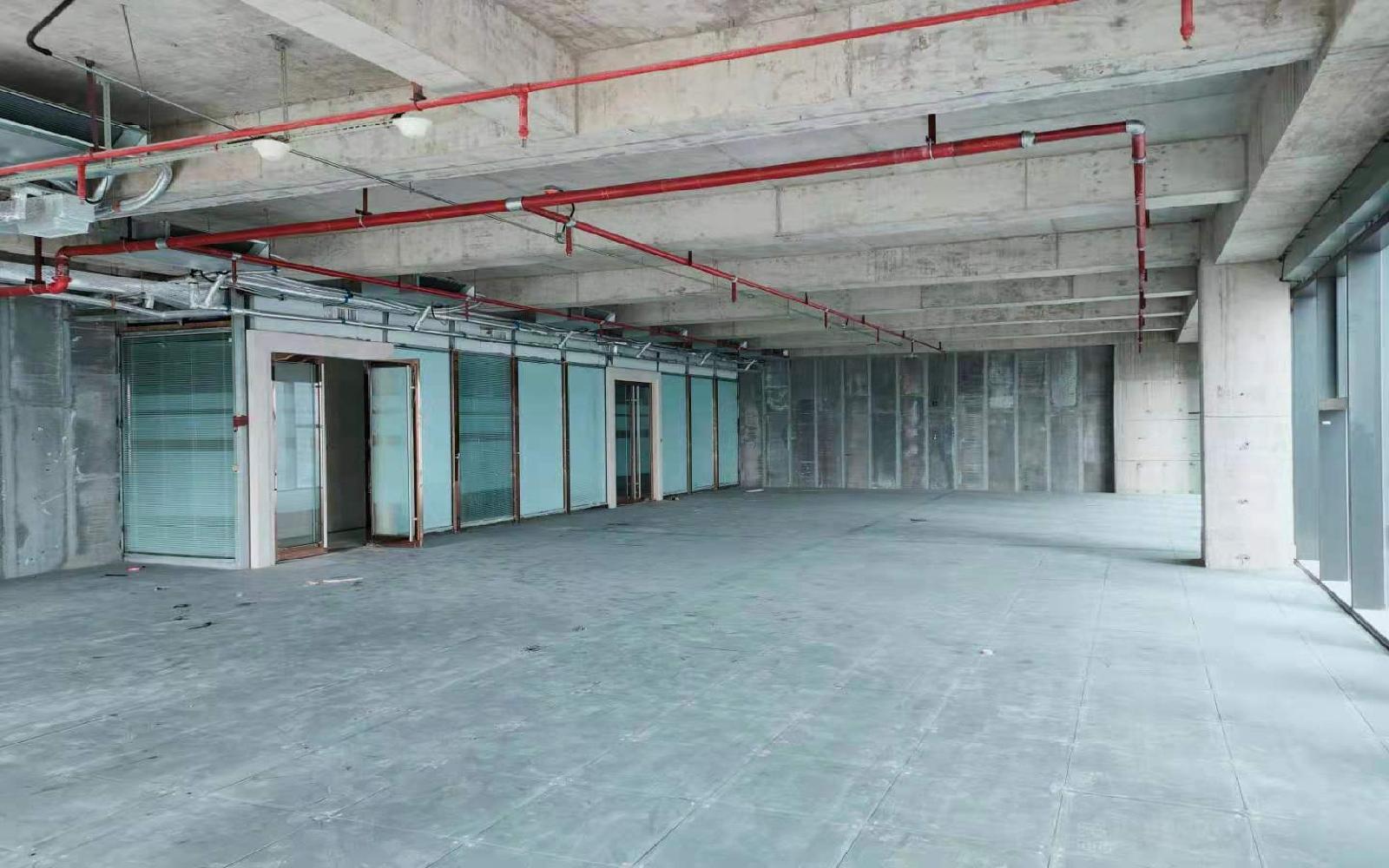 香缤金融中心写字楼出租355平米简装办公室135元/m².月