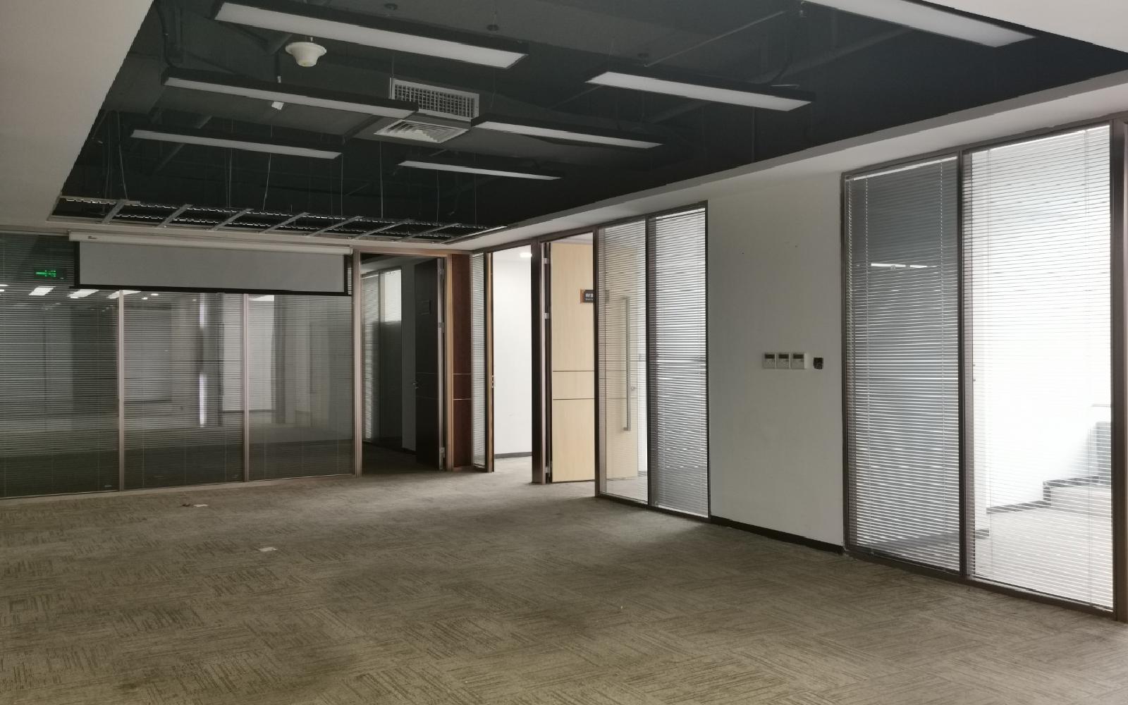 盈峰中心（原易思博软件大厦）写字楼出租325平米精装办公室150元/m².月