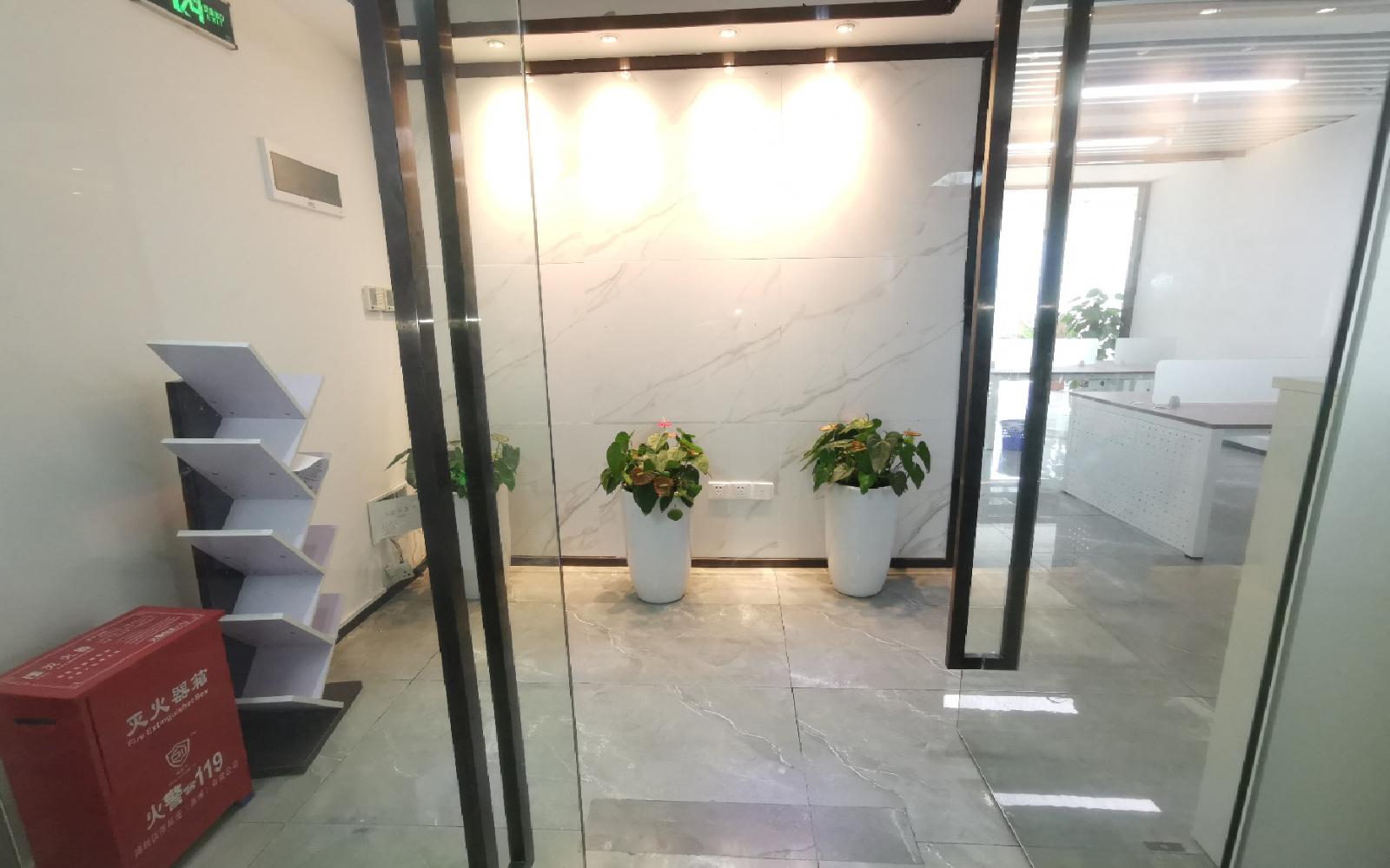 华润城大冲商务中心写字楼出租186平米精装办公室90元/m².月