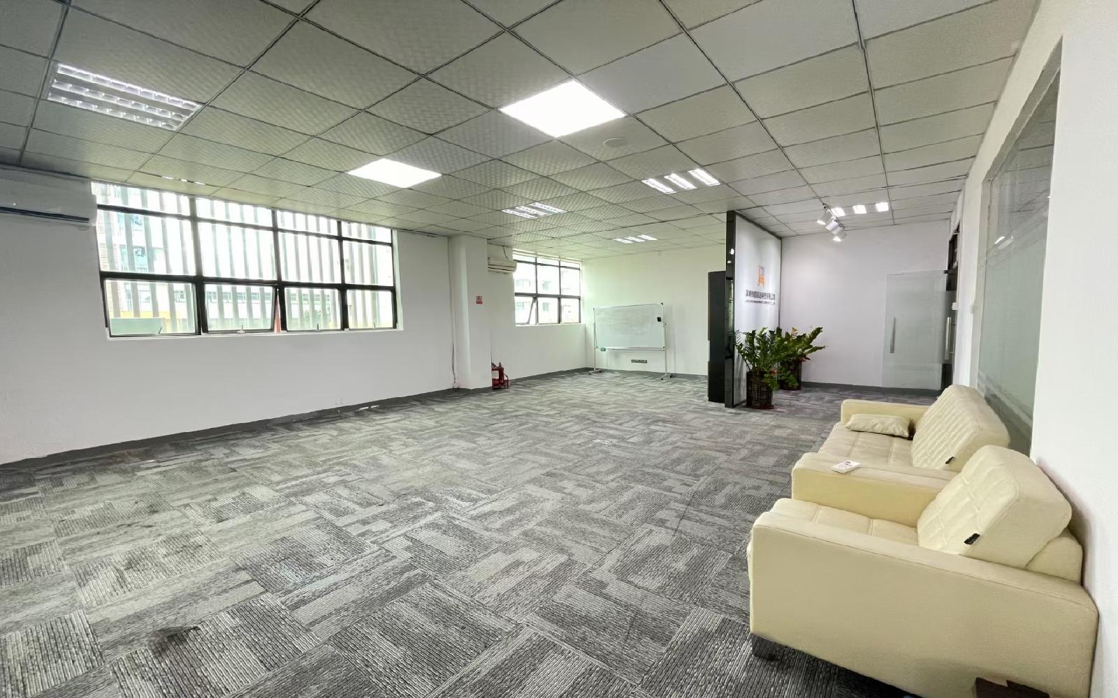 南山云谷创新产业园（二期）写字楼出租137平米精装办公室65元/m².月
