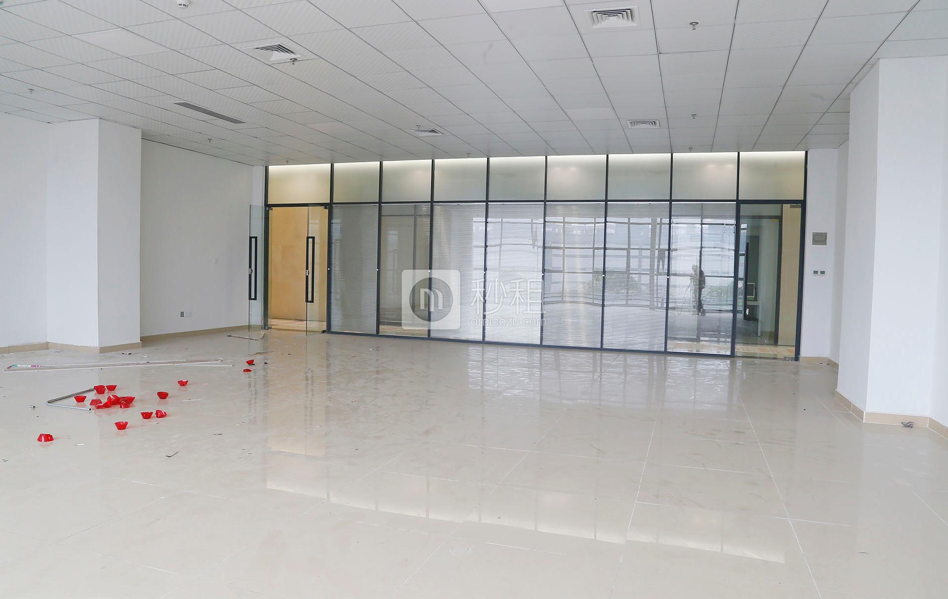 政商中心写字楼出租235平米简装办公室68元/m².月