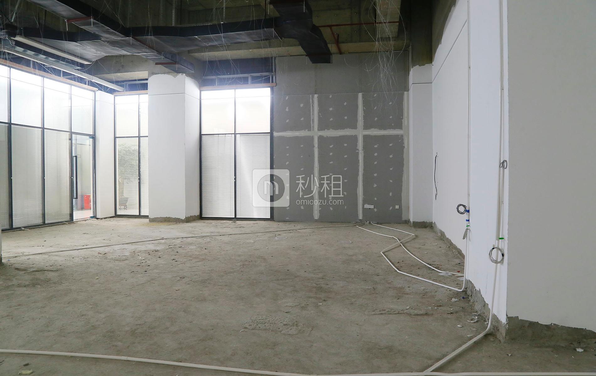 政商中心写字楼出租470平米毛坯办公室68元/m².月