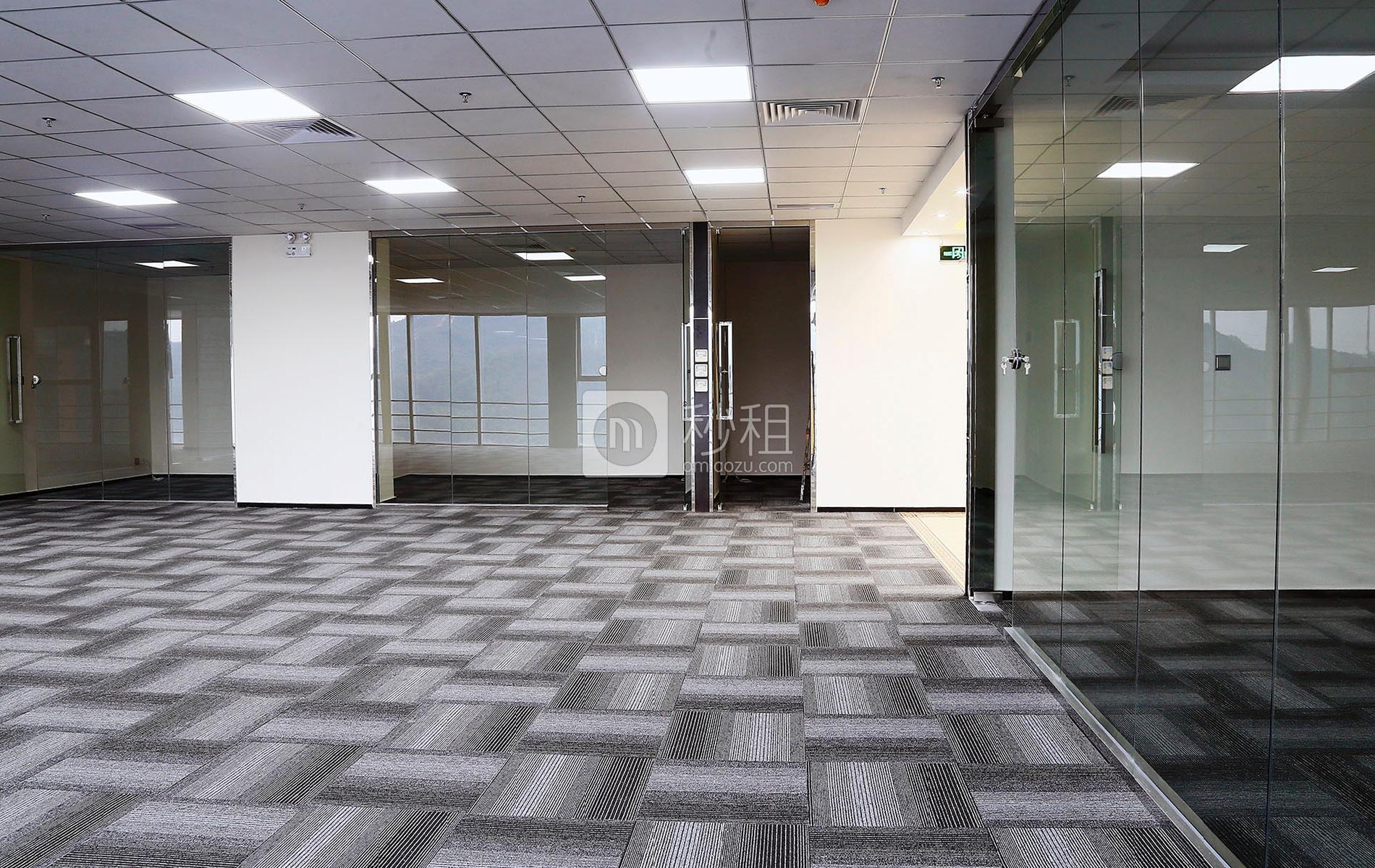 星河WORLD（一期）写字楼出租500平米精装办公室130元/m².月