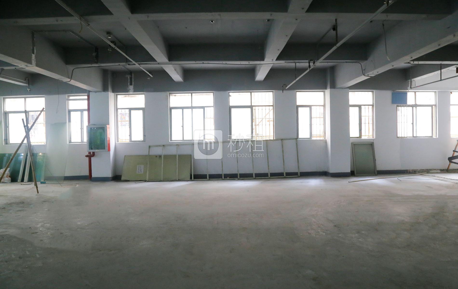 前沿商务空间写字楼出租550平米毛坯办公室75元/m².月