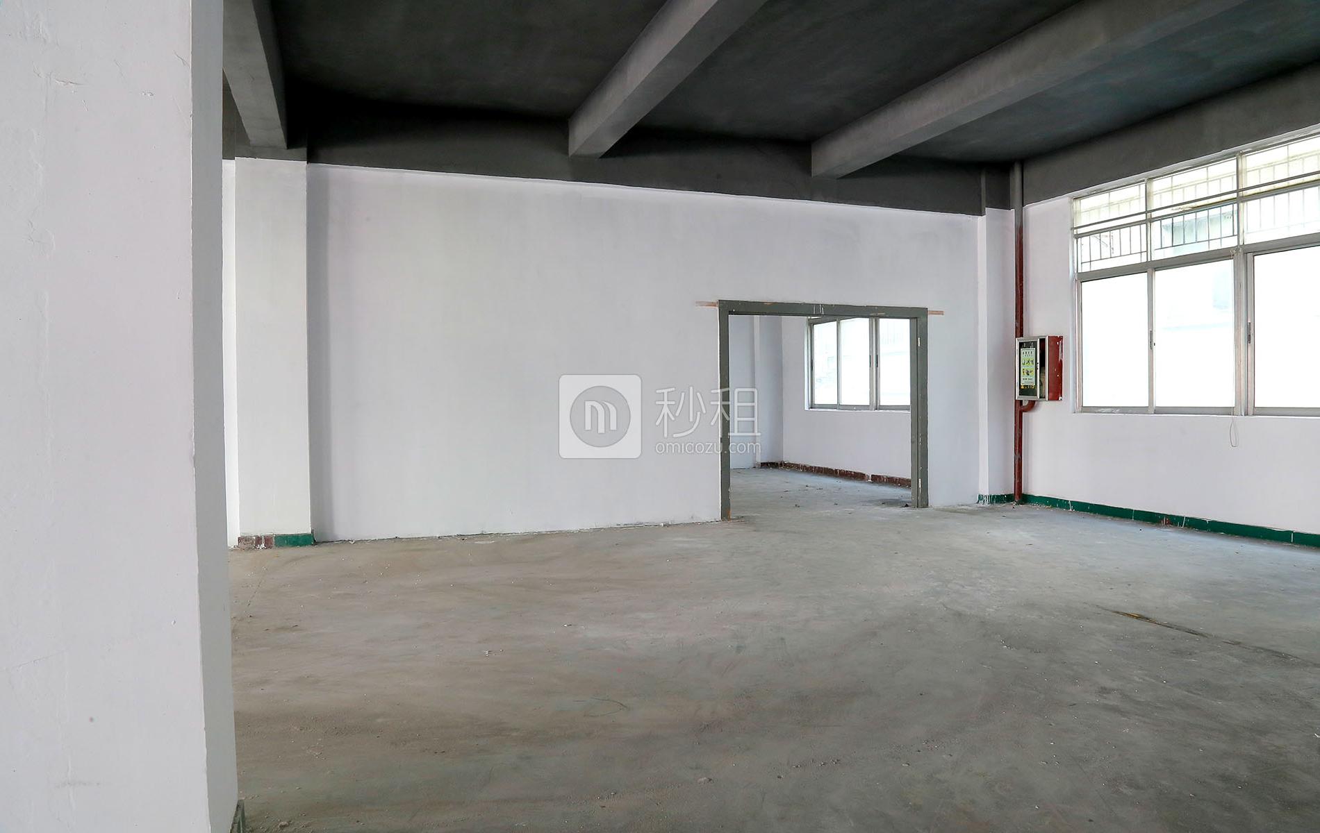 宝山创意园写字楼出租570平米毛坯办公室55元/m².月