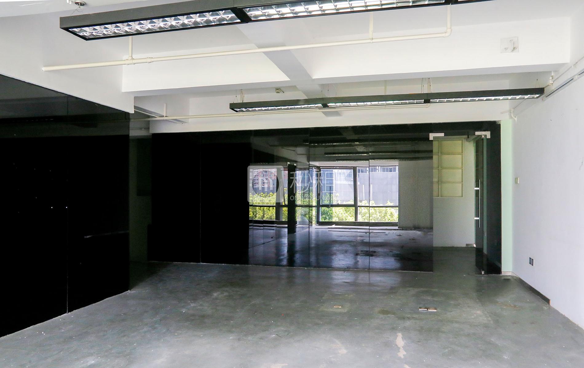 福年广场写字楼出租332平米精装办公室105元/m².月