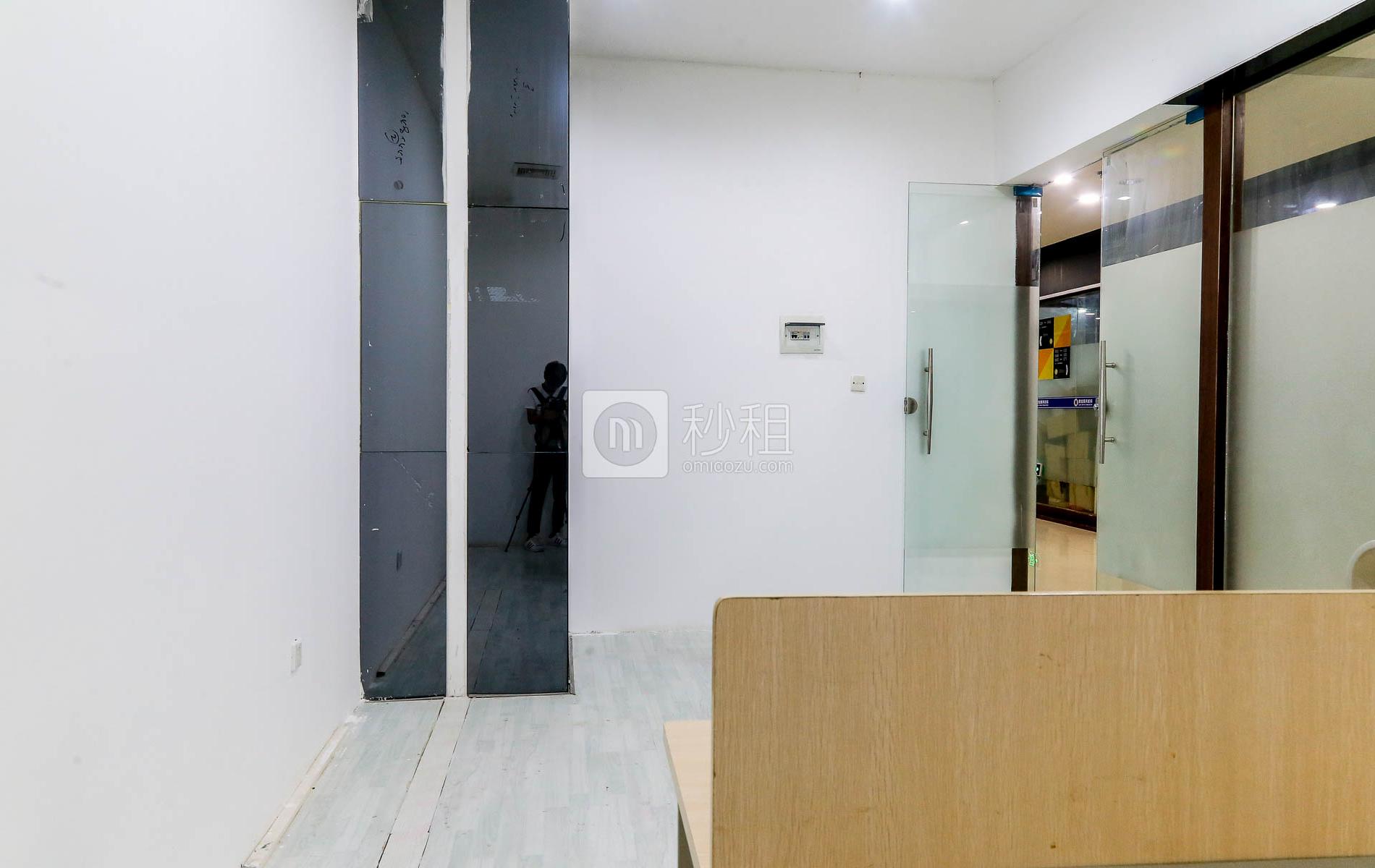 云松大厦	写字楼出租45平米精装办公室99元/m².月