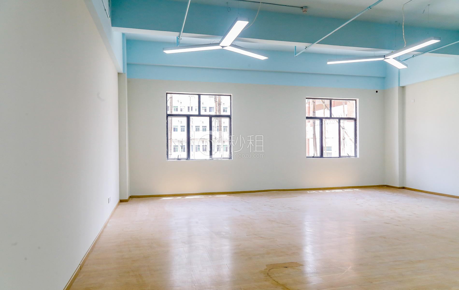 潮loft创意产业园	写字楼出租98平米简装办公室35元/m².月