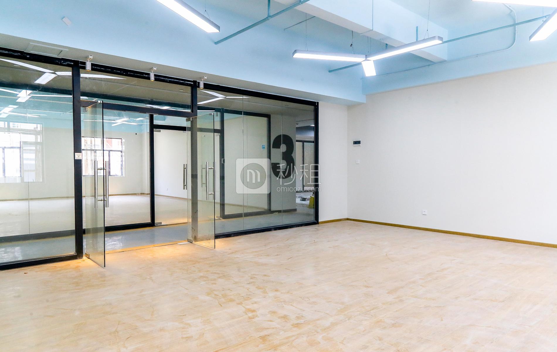 潮loft创意产业园	写字楼出租115平米简装办公室35元/m².月