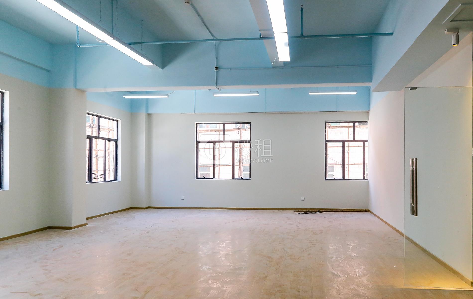 潮loft创意产业园	写字楼出租213平米简装办公室35元/m².月