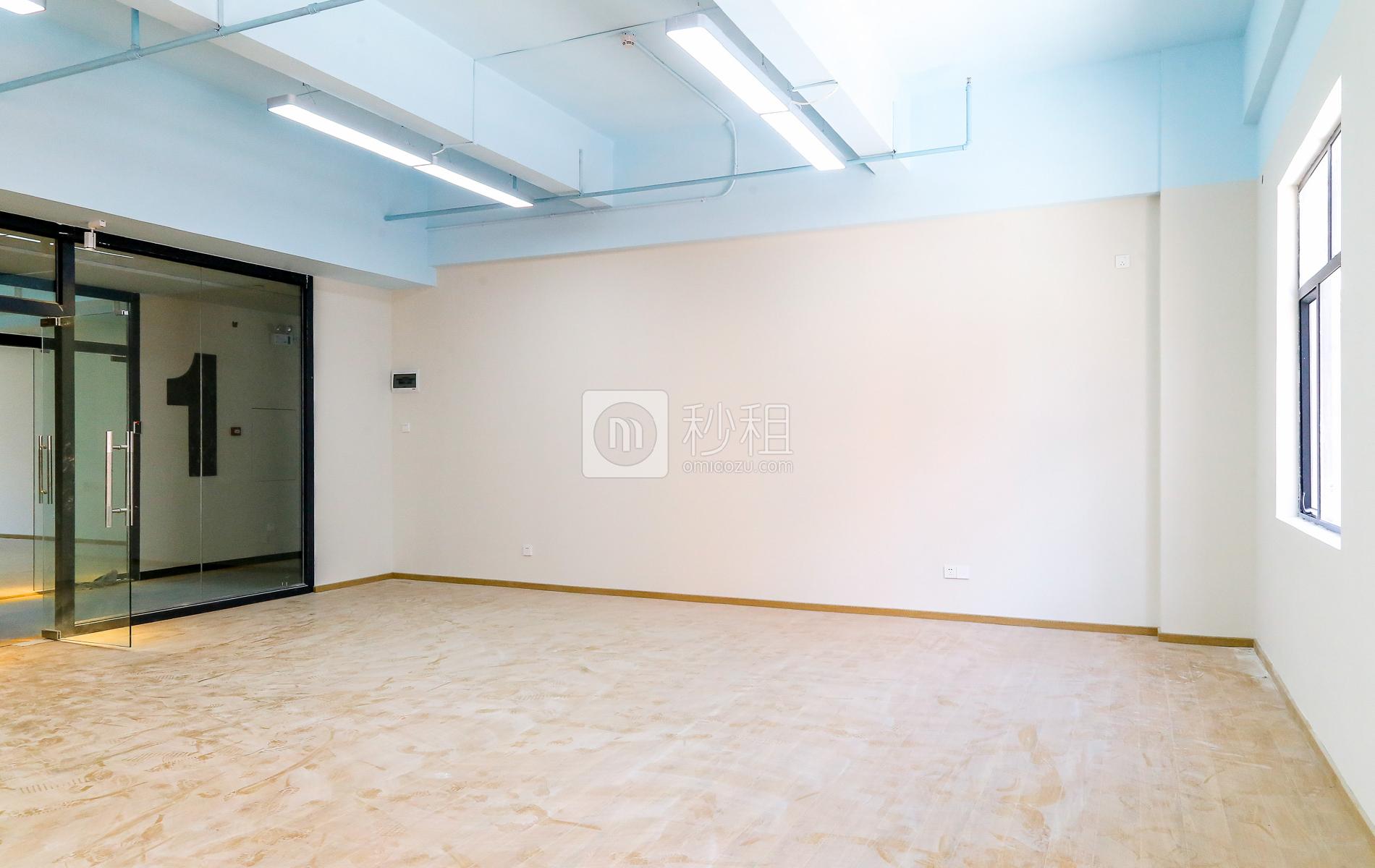 潮loft创意产业园	写字楼出租213平米简装办公室35元/m².月