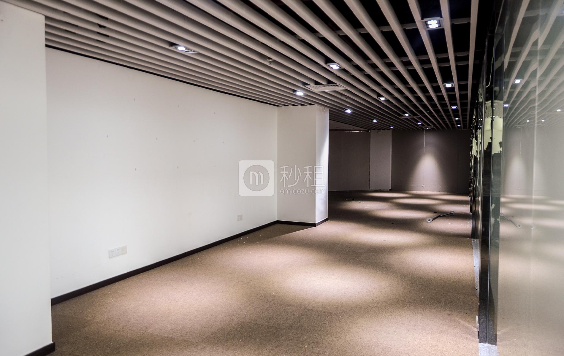 万菱广场写字楼出租422平米简装办公室117元/m².月