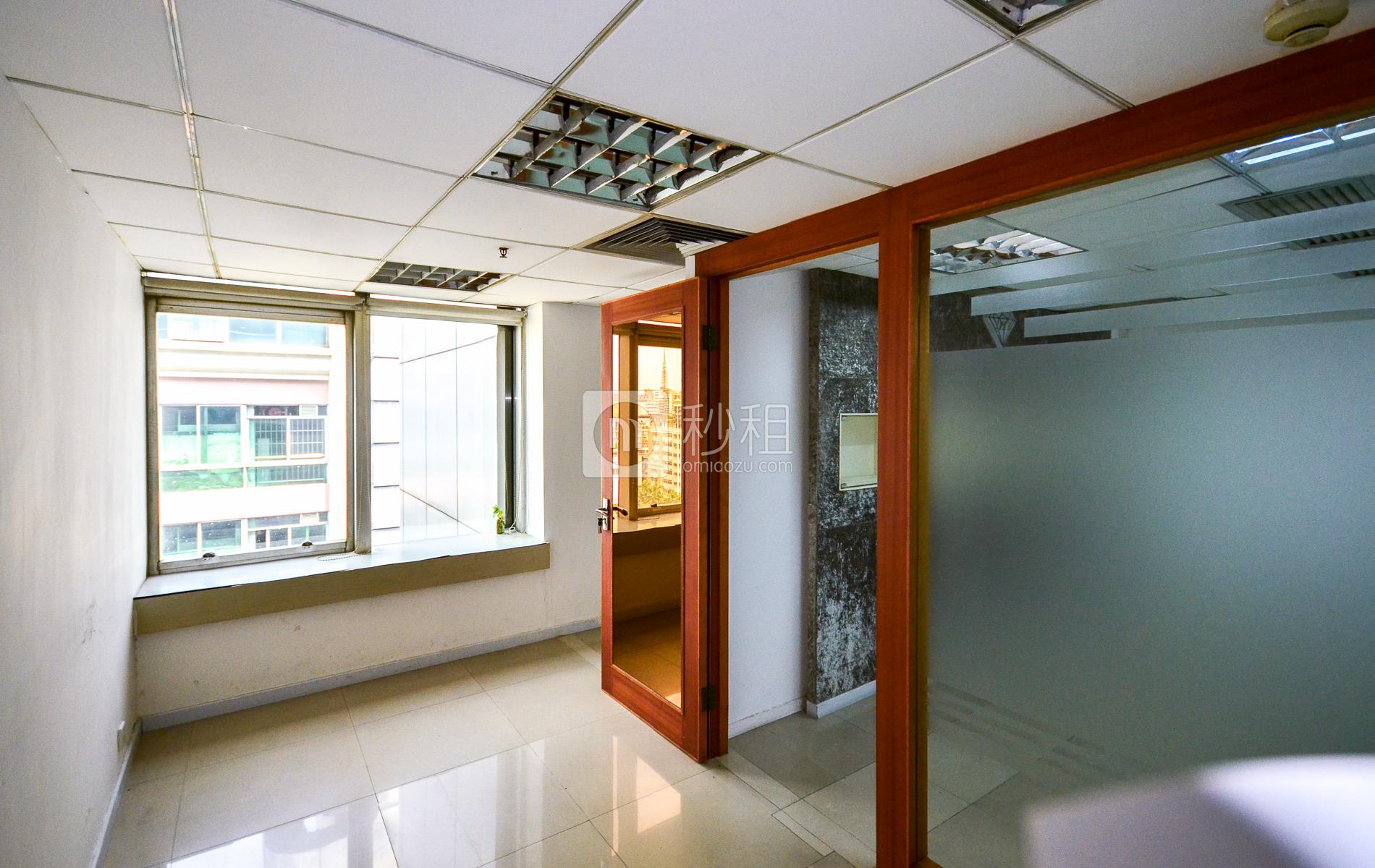 国际银行中心写字楼出租78平米简装办公室95元/m².月