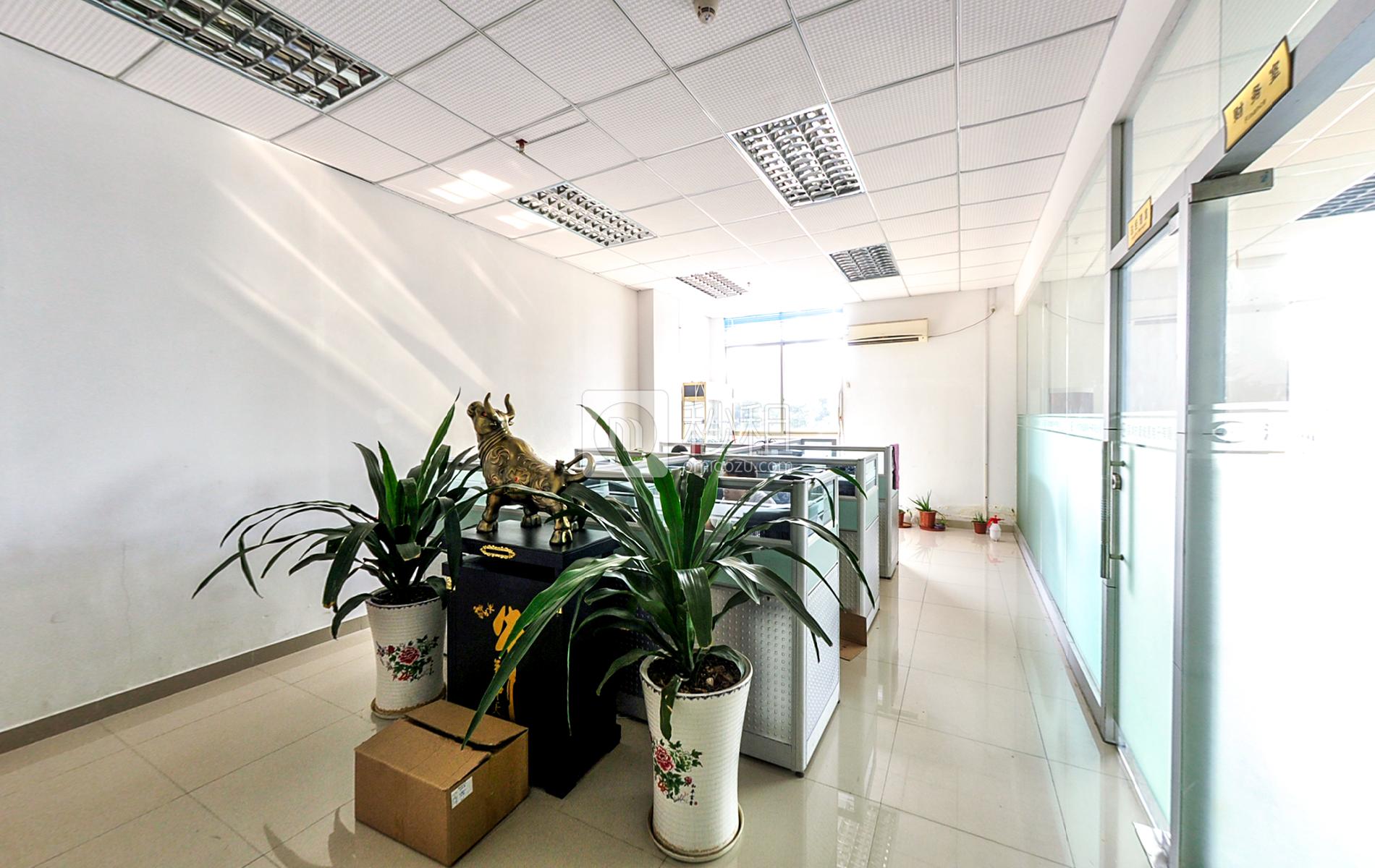 杰鹏商业广场写字楼出租115平米精装办公室33元/m².月