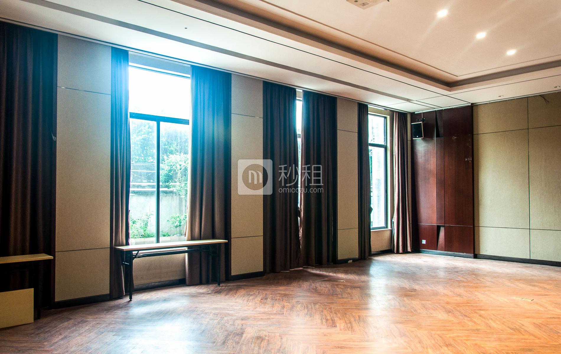 广州本土中心设计产业园写字楼出租230平米精装办公室80元/m².月