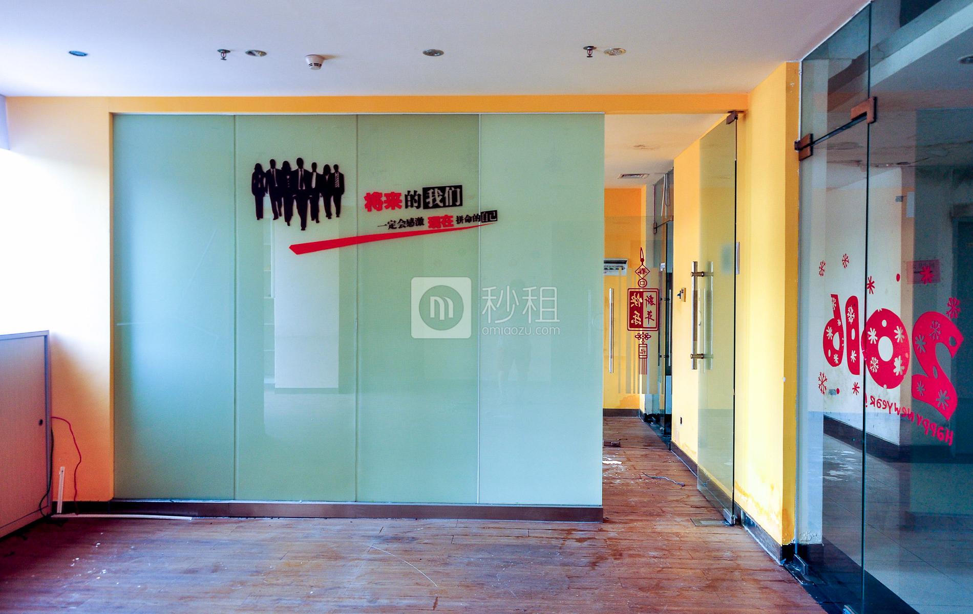 马赛国际商务中心写字楼出租64平米简装办公室100元/m².月