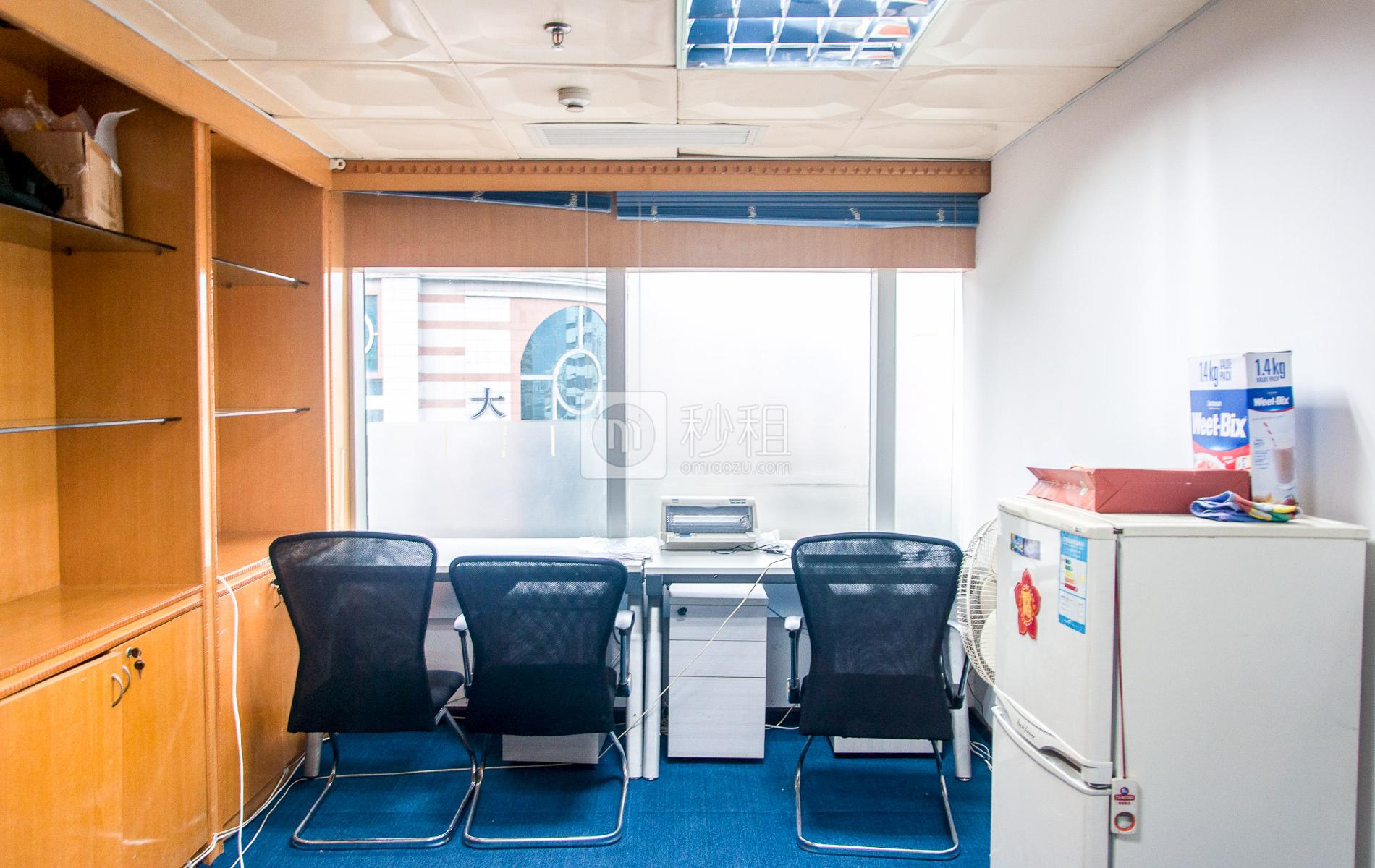 国际银行中心-创富港写字楼出租15平米精装办公室6800元/间.月