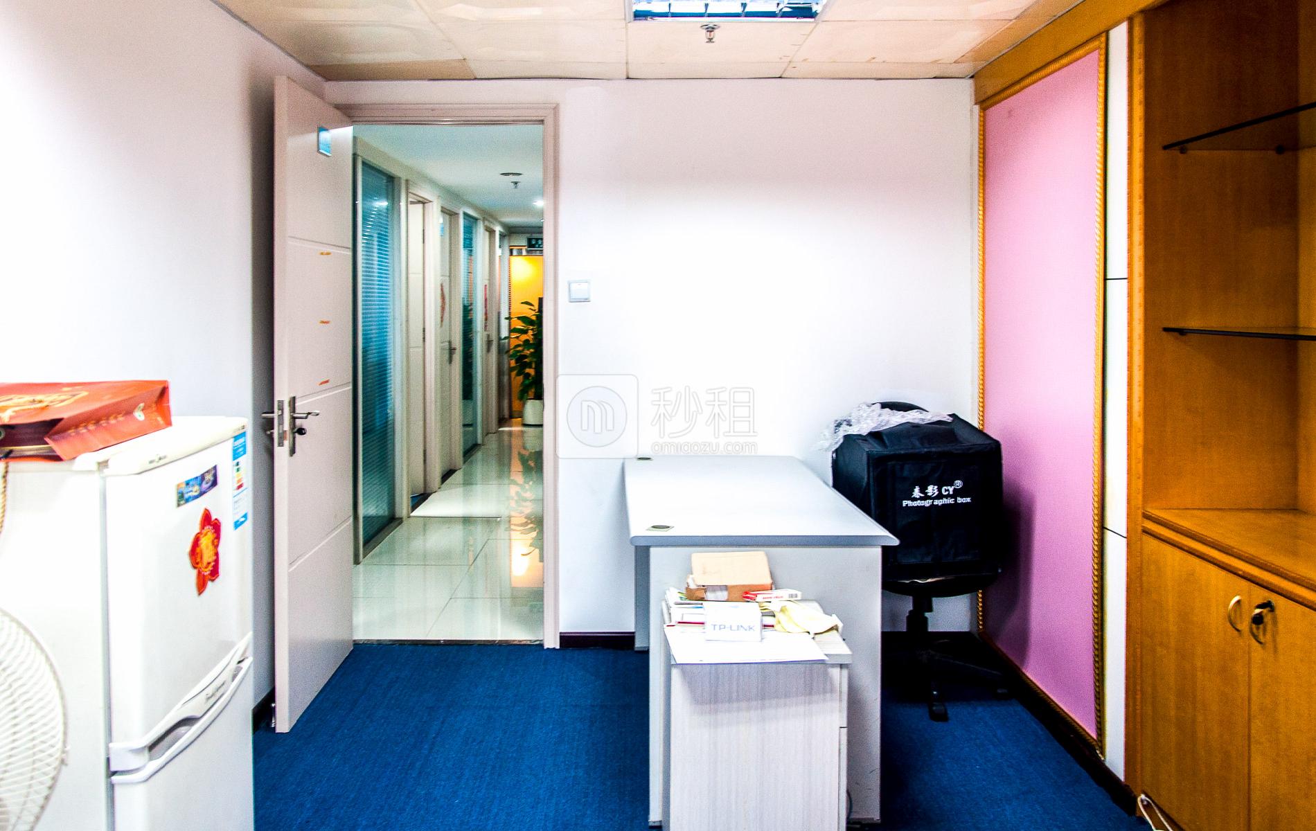 国际银行中心-创富港写字楼出租15平米精装办公室6800元/间.月