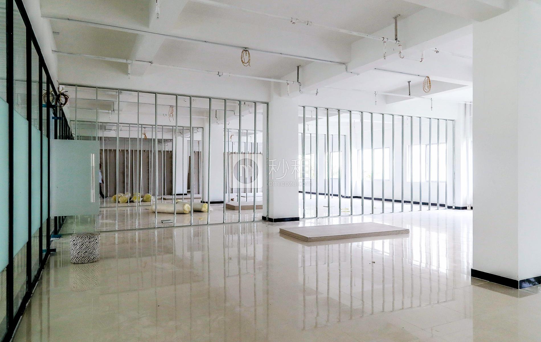 GOGO KTV三楼写字楼出租72平米精装办公室65元/m².月