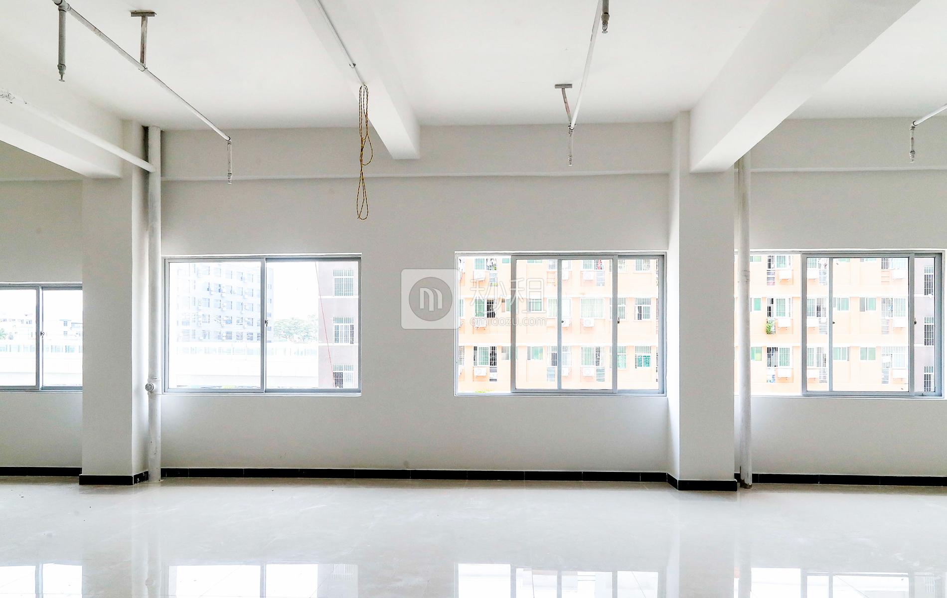 GOGO KTV三楼写字楼出租143平米精装办公室65元/m².月