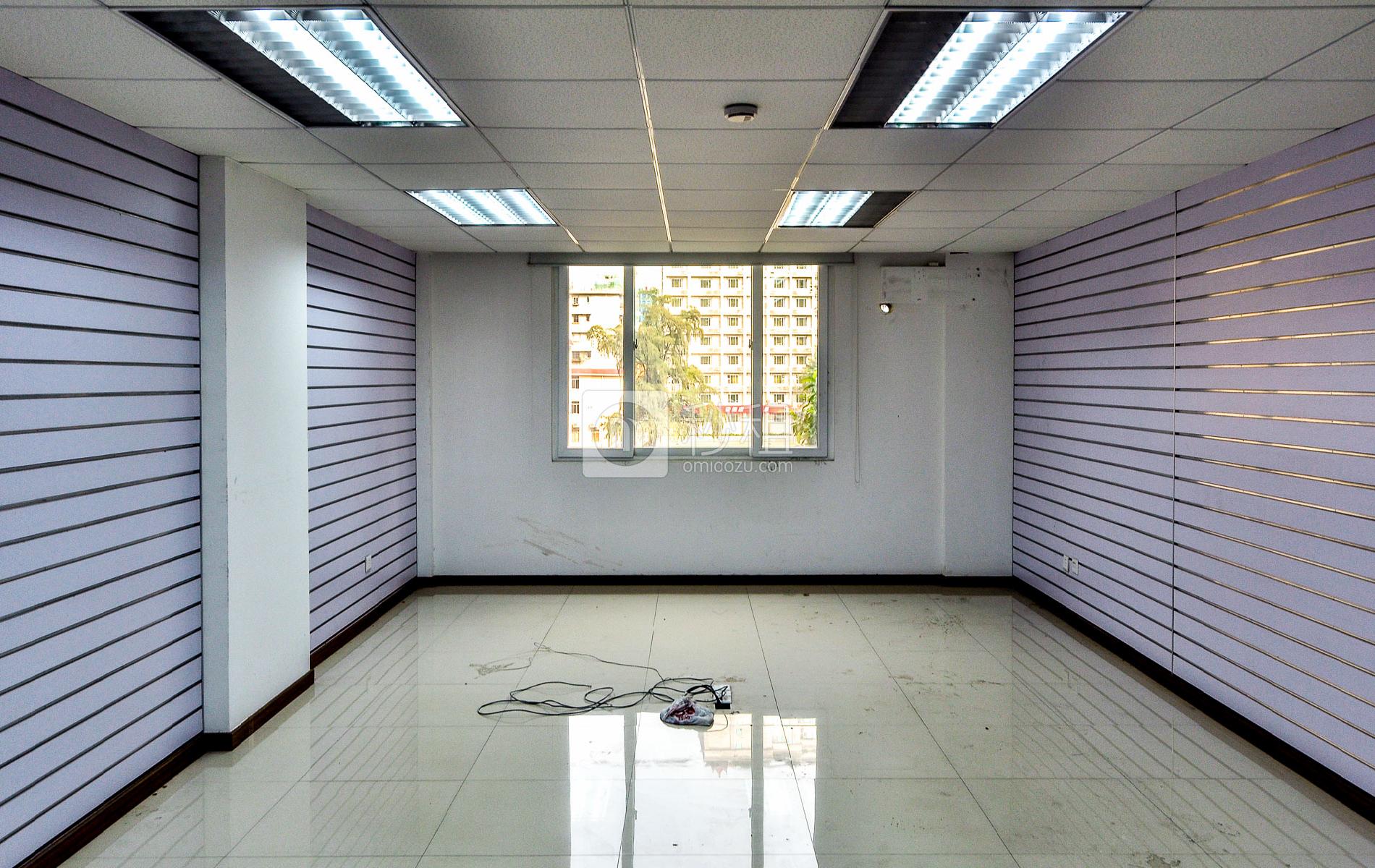 龙威广场写字楼出租583平米简装办公室100元/m².月