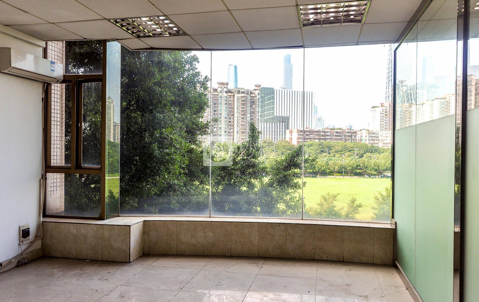 振华商务中心写字楼出租300平米简装办公室80元/m².月
