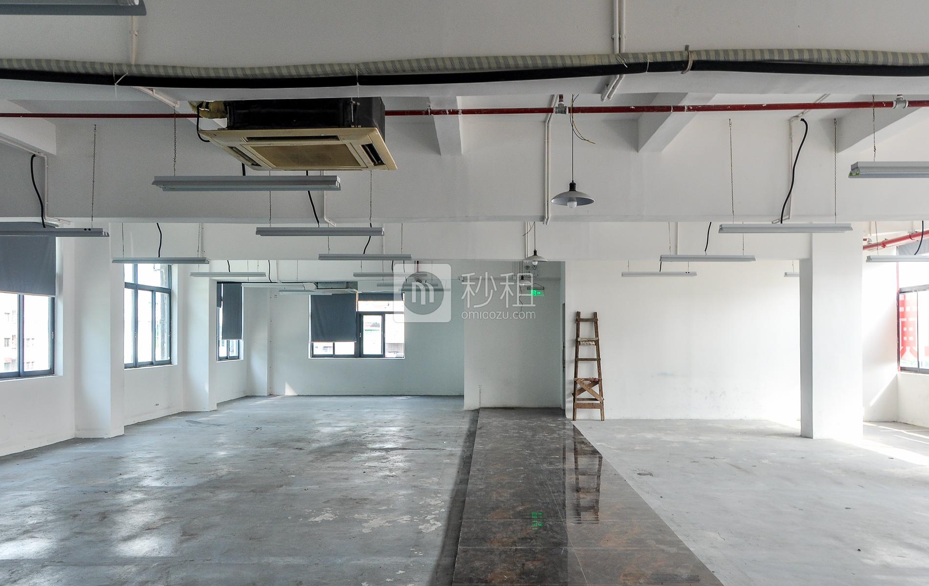 大东汇商务港写字楼出租500平米简装办公室90元/m².月