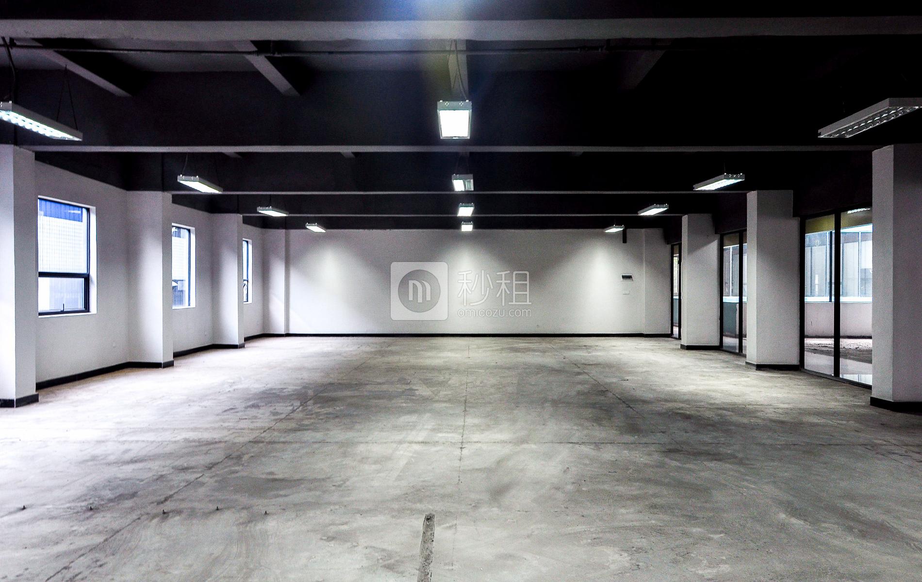 东岳财富广场写字楼出租443平米毛坯办公室105元/m².月