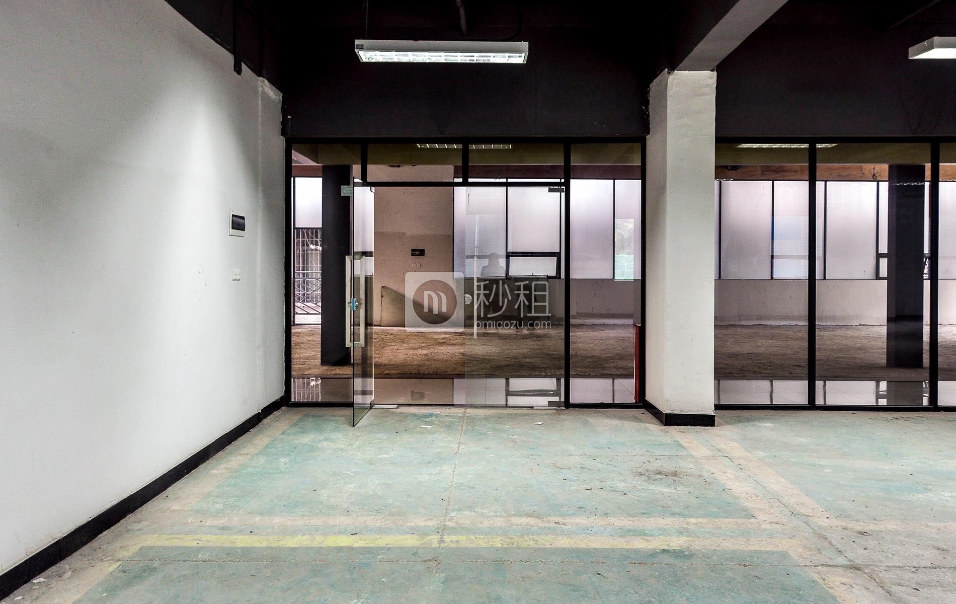 东岳财富广场写字楼出租472平米毛坯办公室105元/m².月