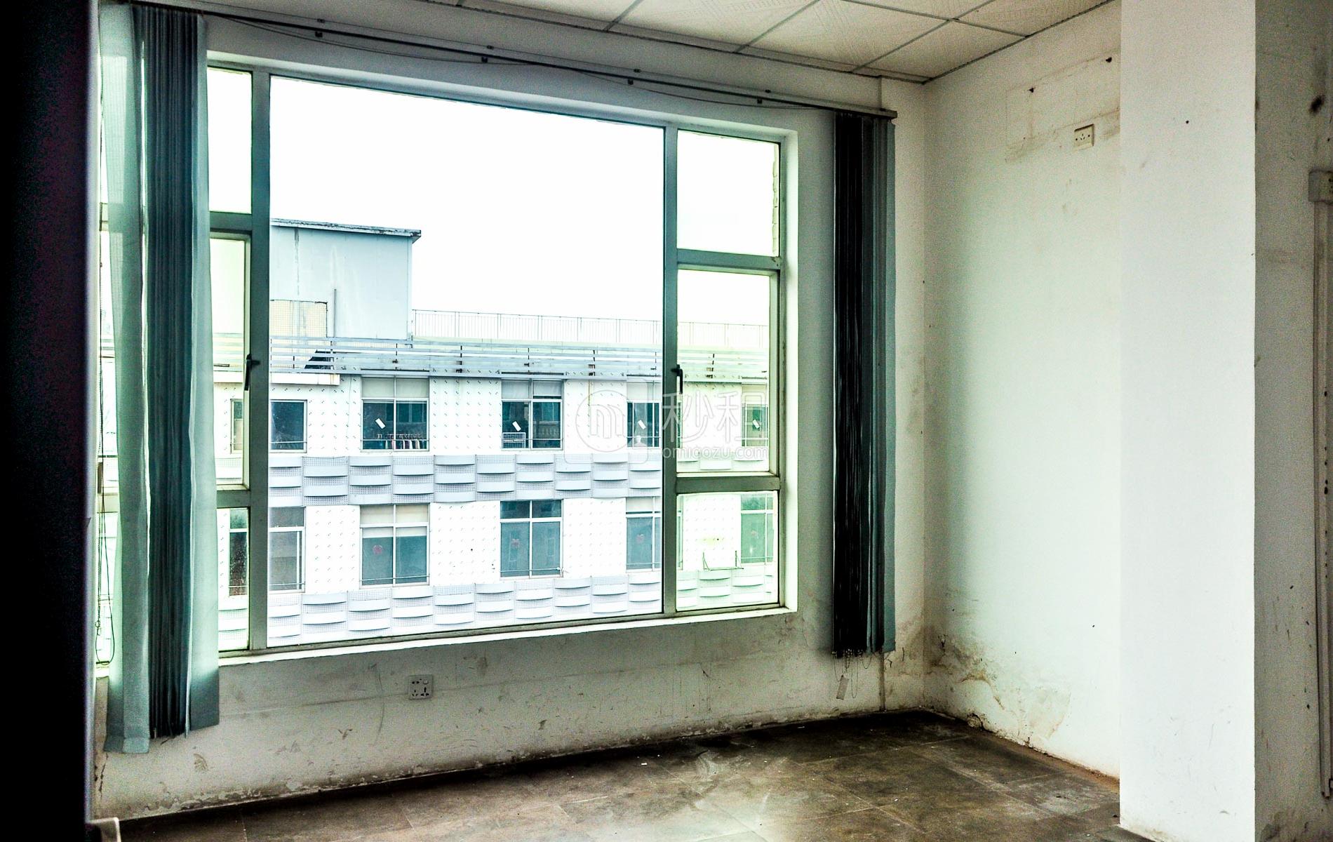 锦秀商务中心写字楼出租83平米简装办公室40元/m².月