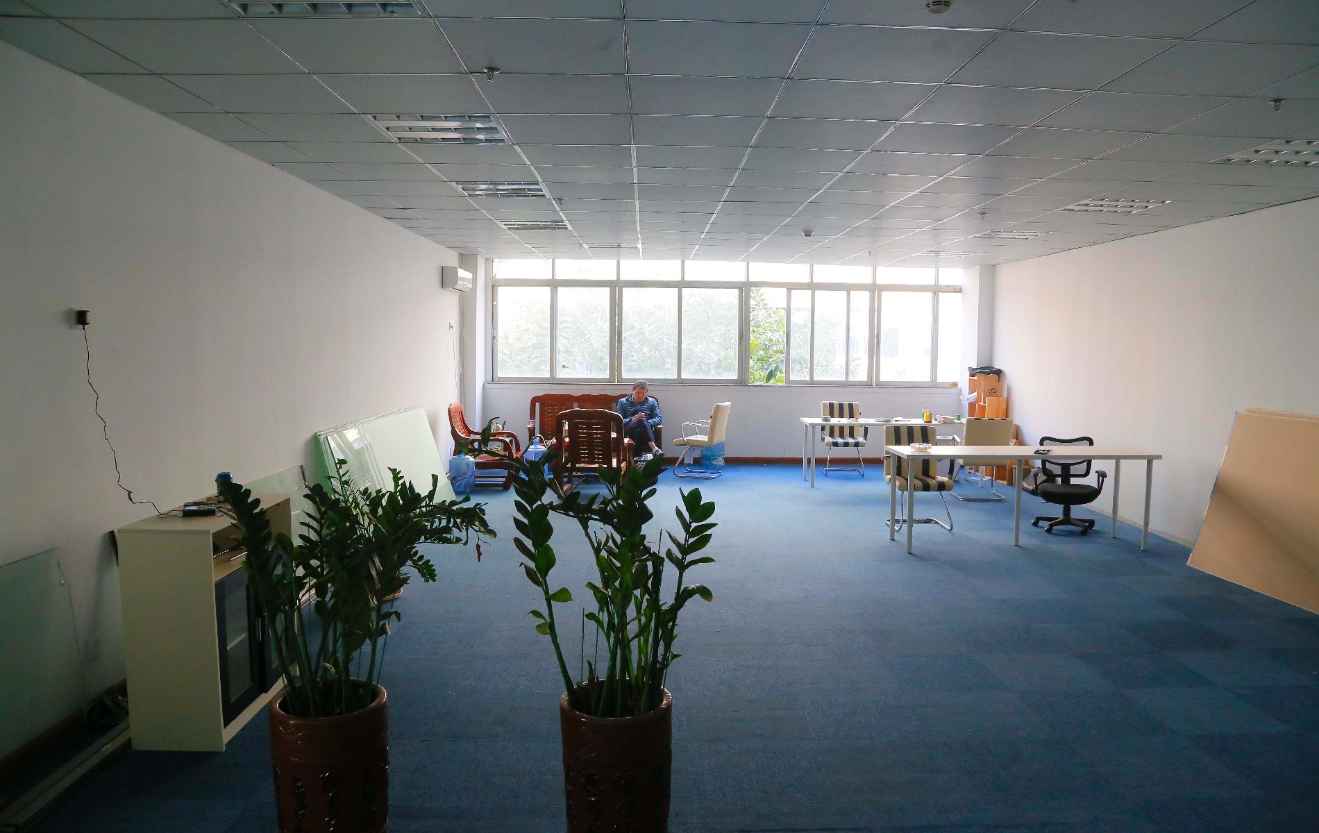 泰然工业区203栋写字楼出租155平米精装办公室85元/m².月