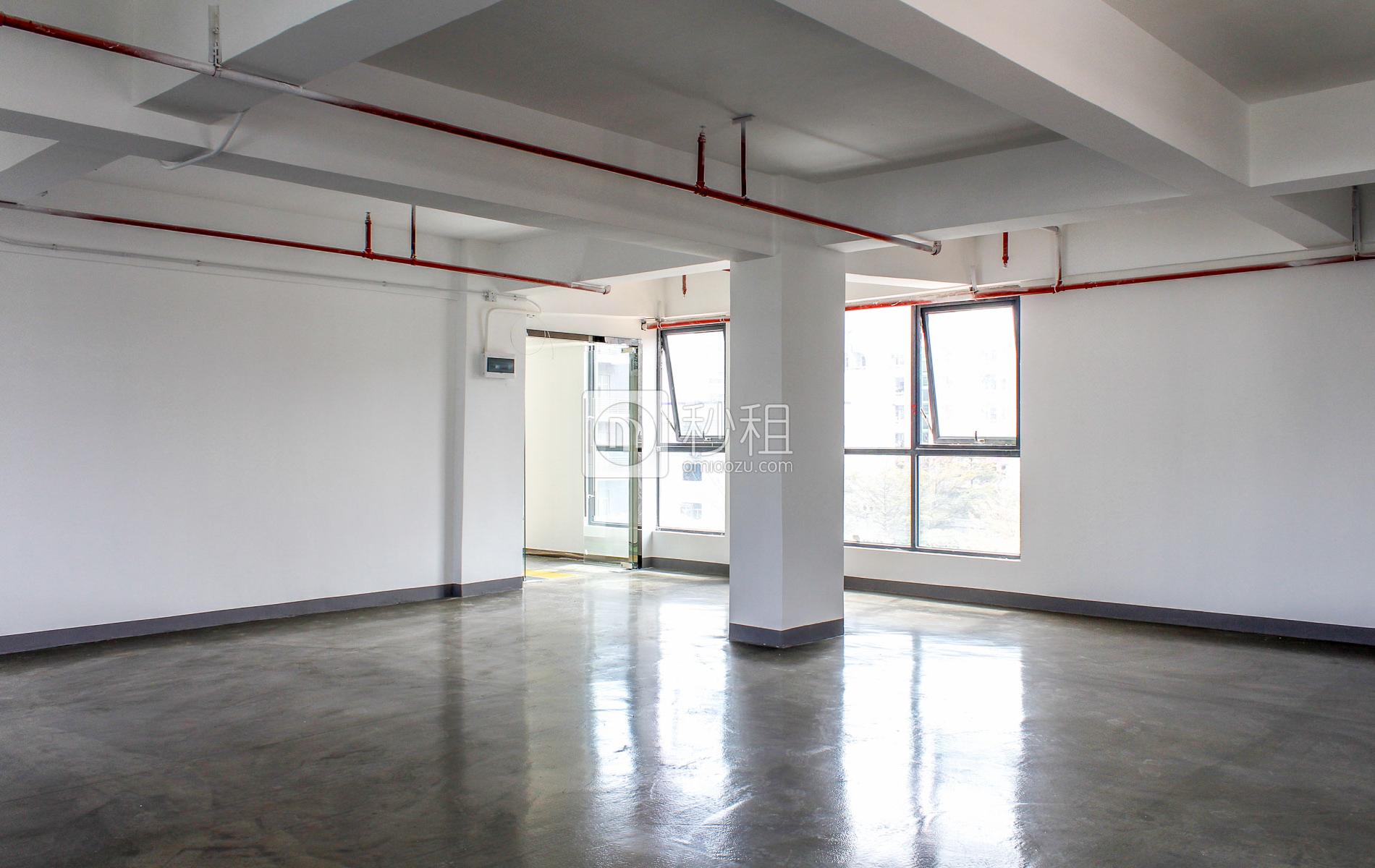 智慧谷创新园（坂田分园）写字楼出租152平米简装办公室68元/m².月