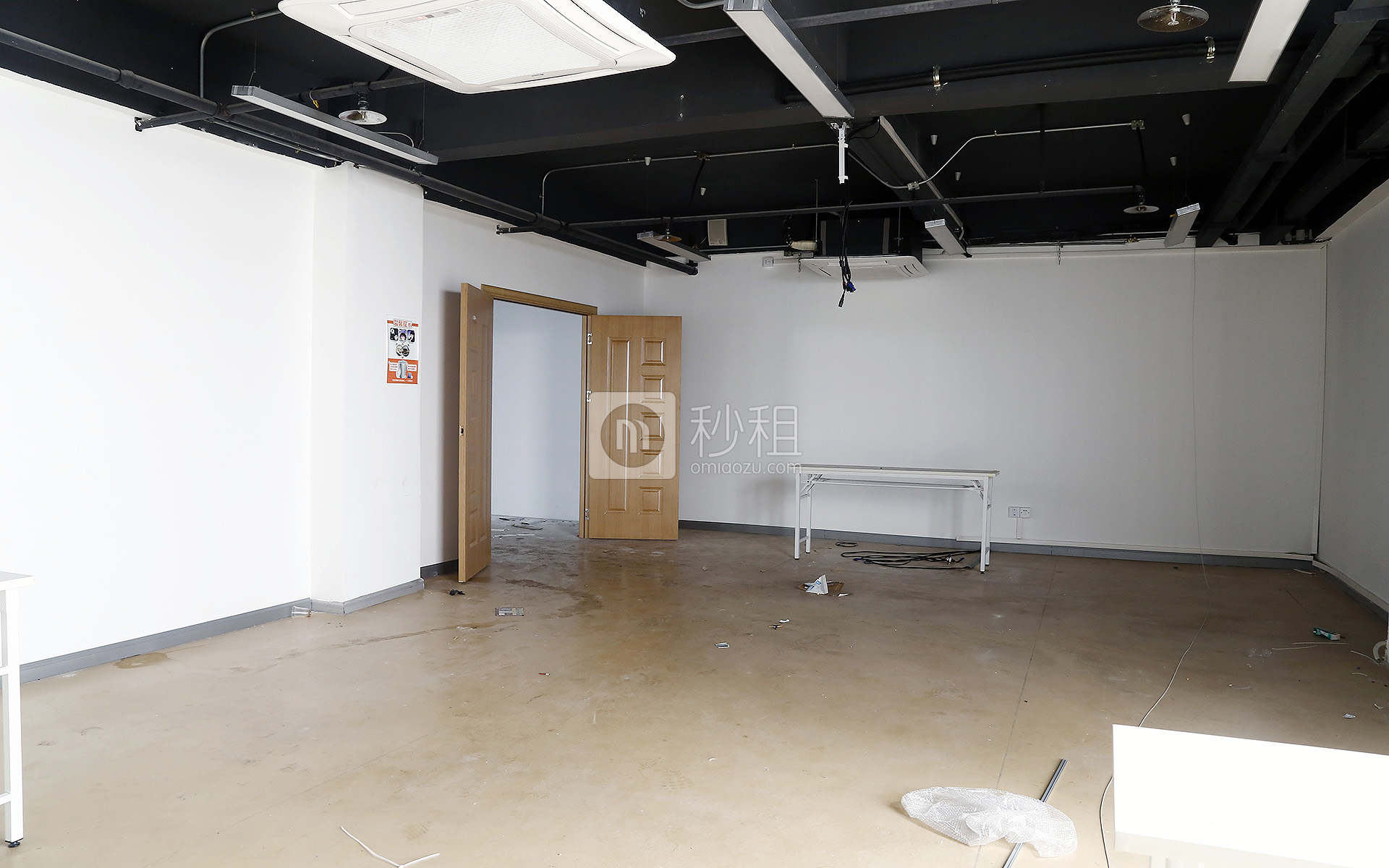智恒产业园写字楼出租117平米精装办公室68元/m².月