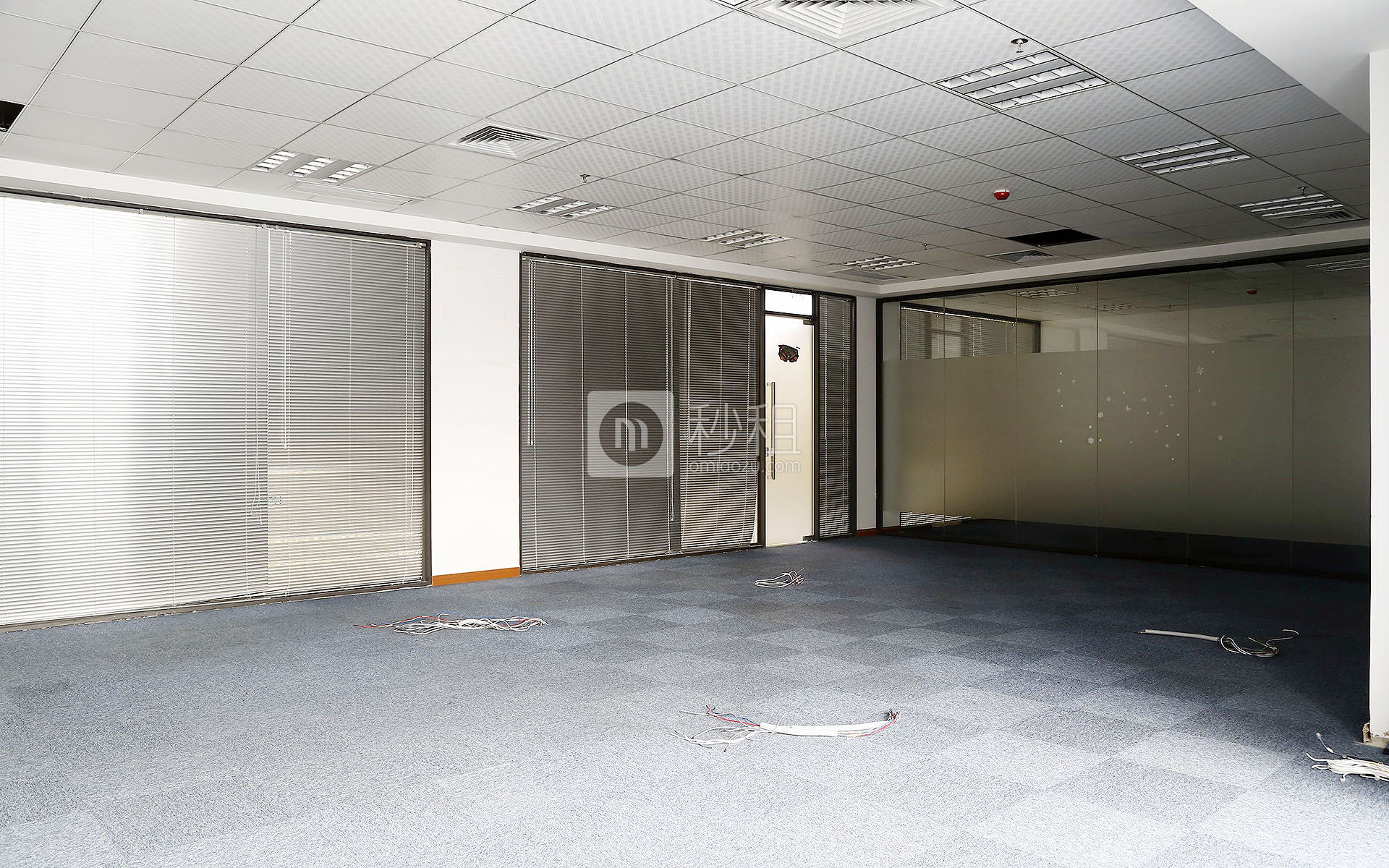 东方科技大厦写字楼出租328平米精装办公室125元/m².月