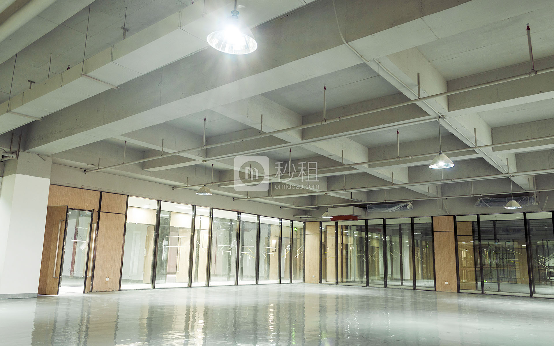 左创智慧创新大厦写字楼出租339平米简装办公室68元/m².月