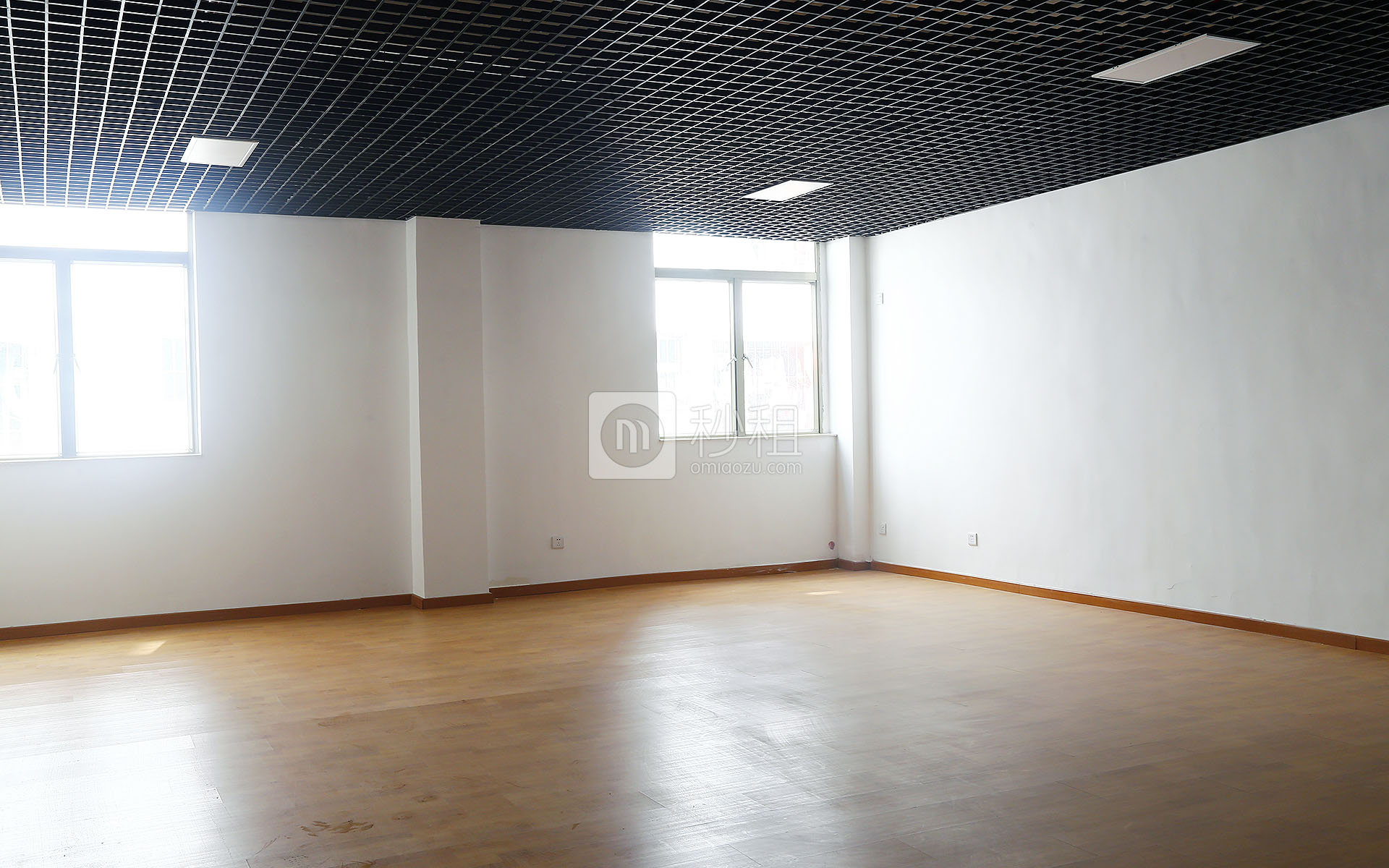 福美商务大厦写字楼出租45平米简装办公室30元/m².月