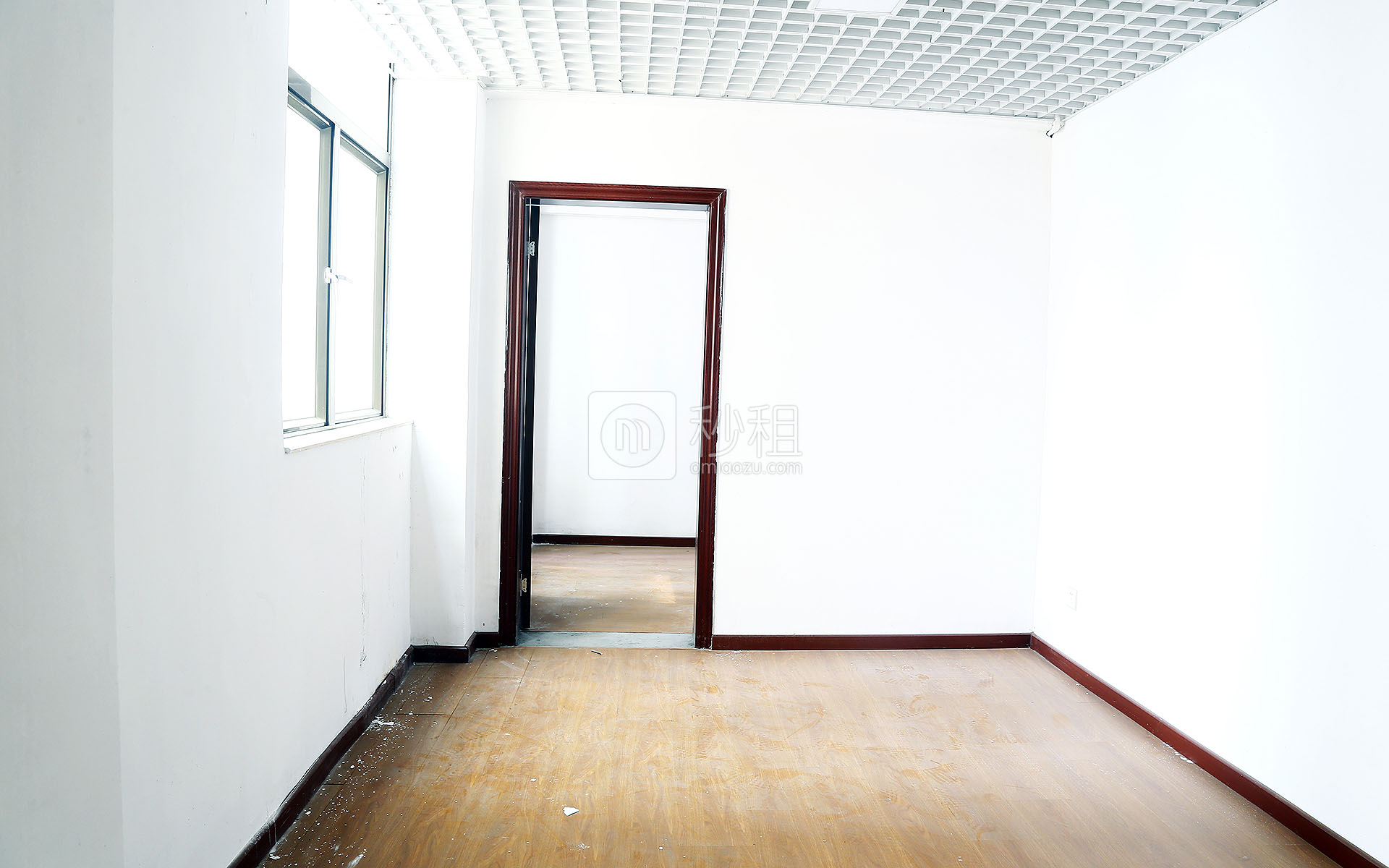福美商务大厦写字楼出租130平米简装办公室30元/m².月