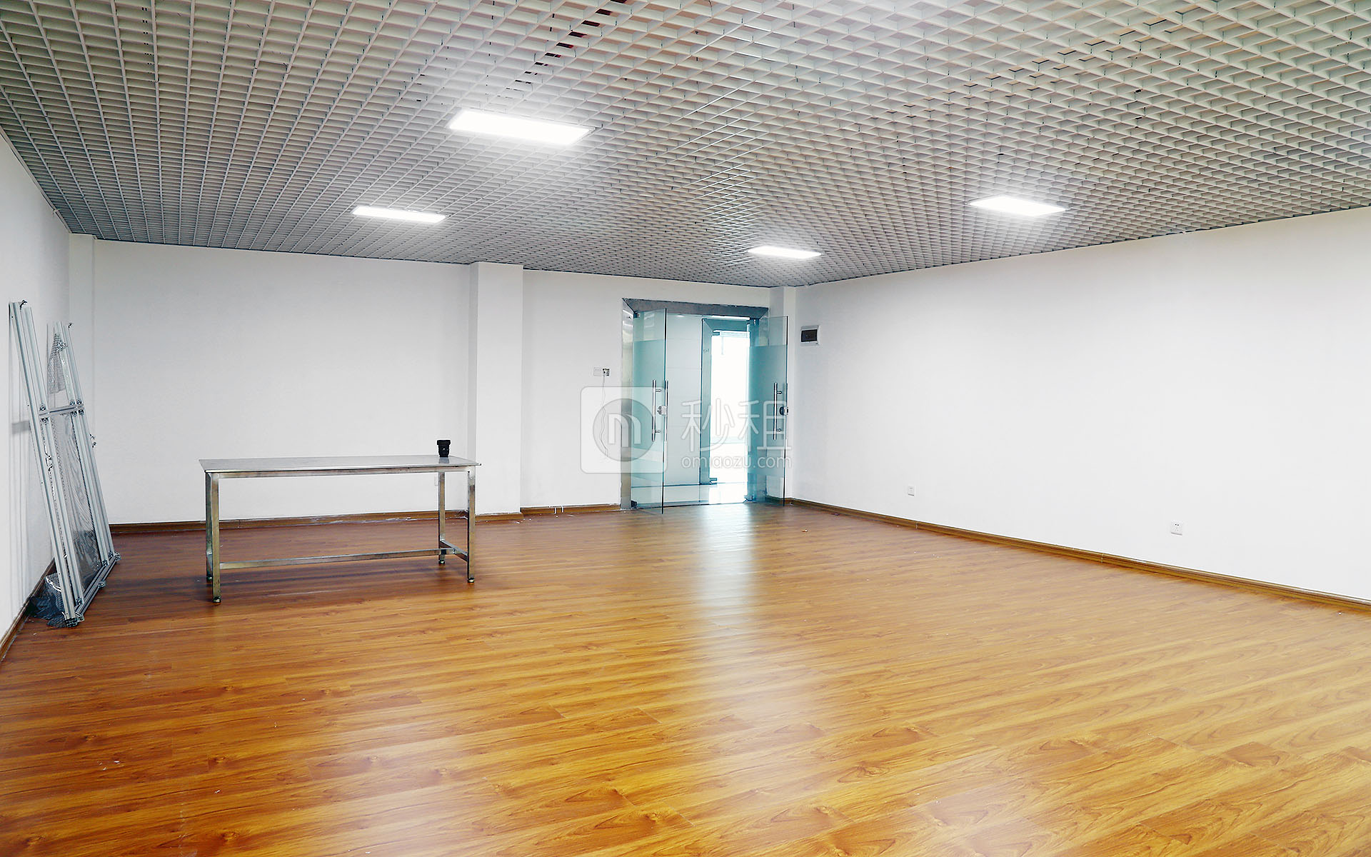 福美商务大厦写字楼出租135平米简装办公室30元/m².月