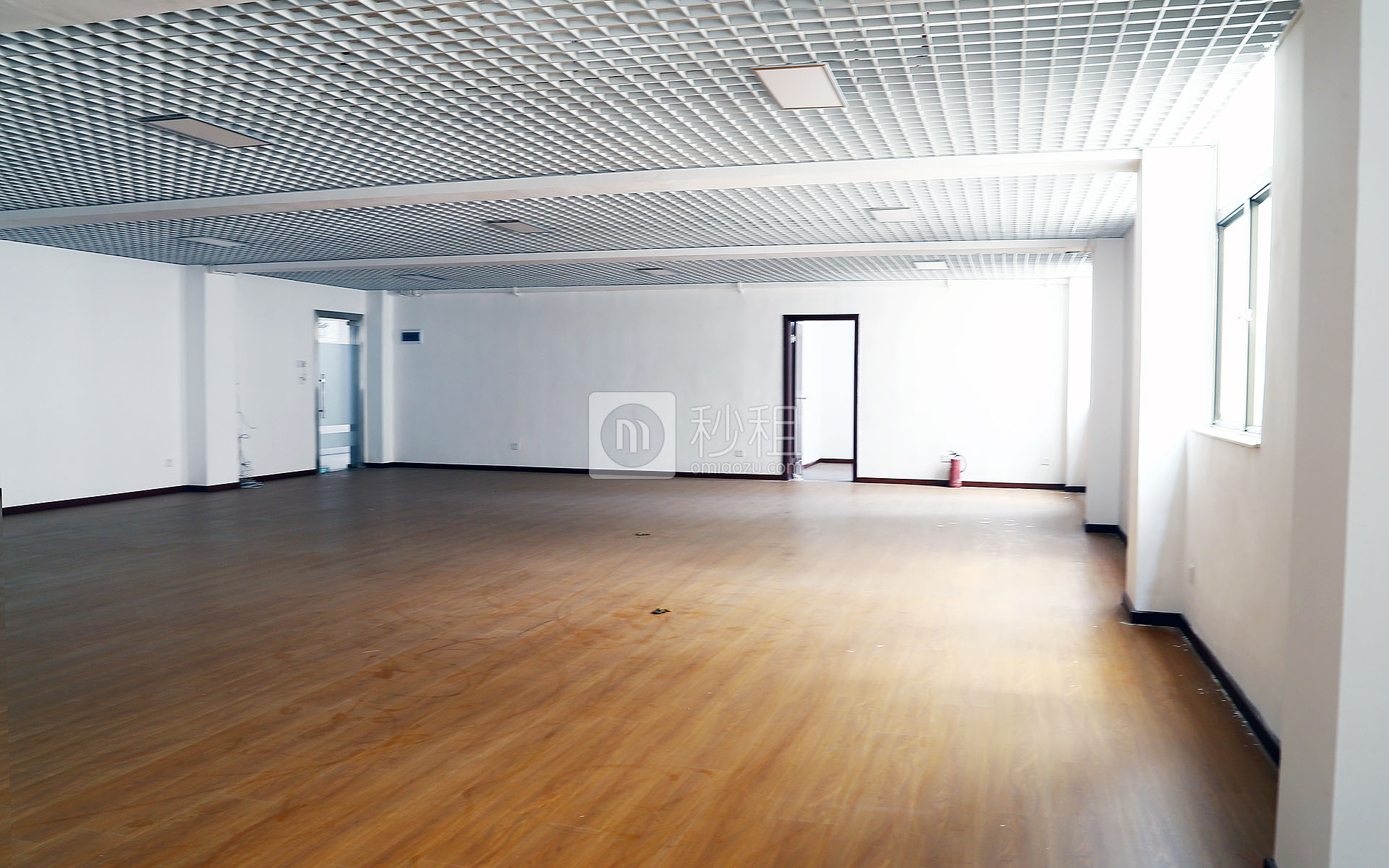 福美商务大厦写字楼出租200平米简装办公室30元/m².月