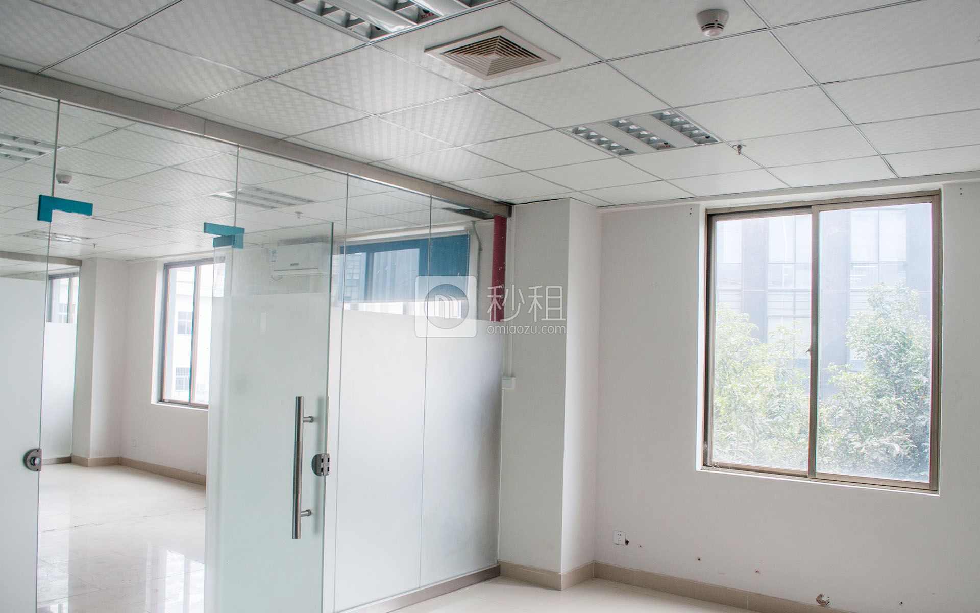 鑫源盛商务中心写字楼出租76平米简装办公室40元/m².月