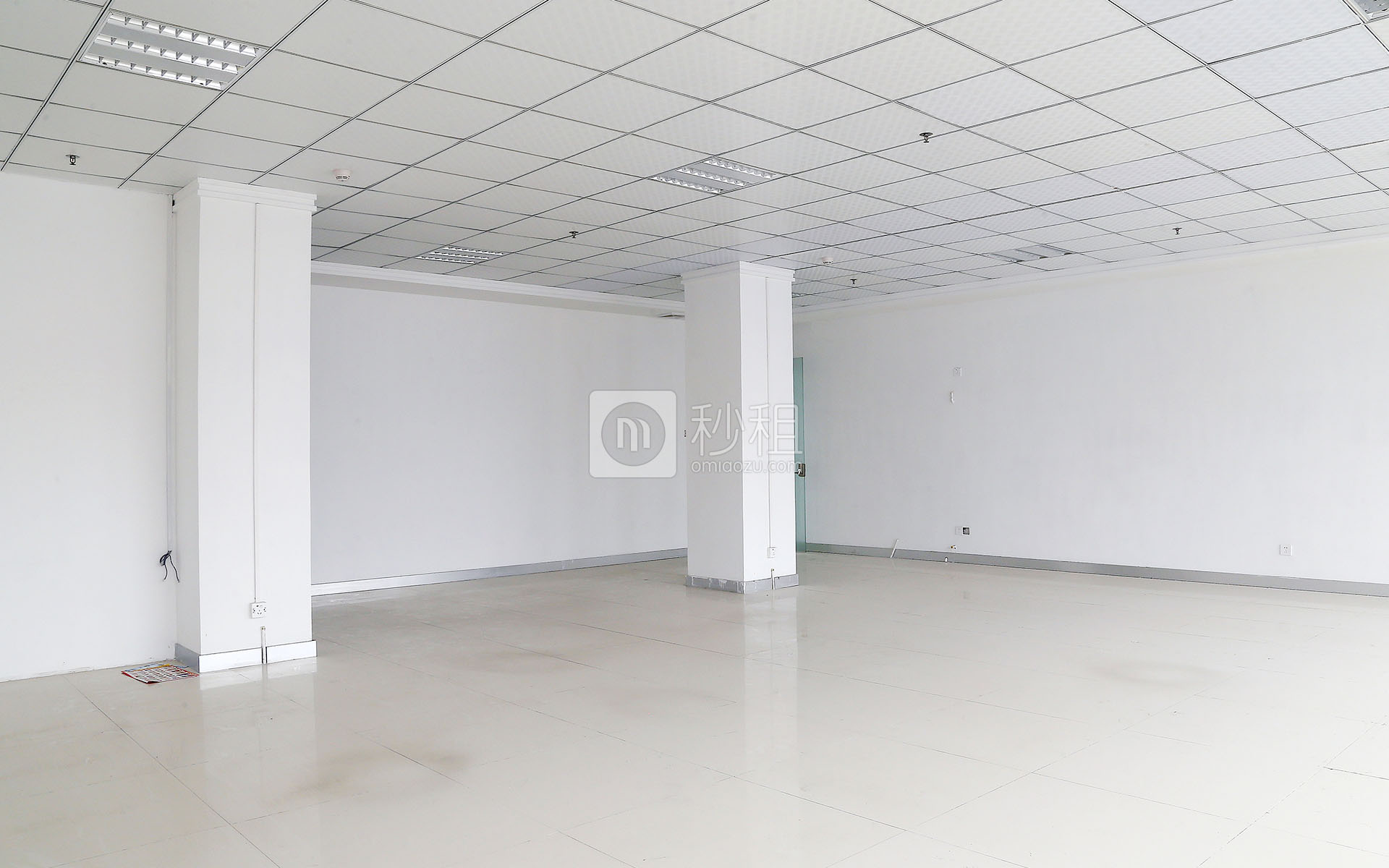 港之龙商务中心写字楼出租163平米简装办公室64元/m².月